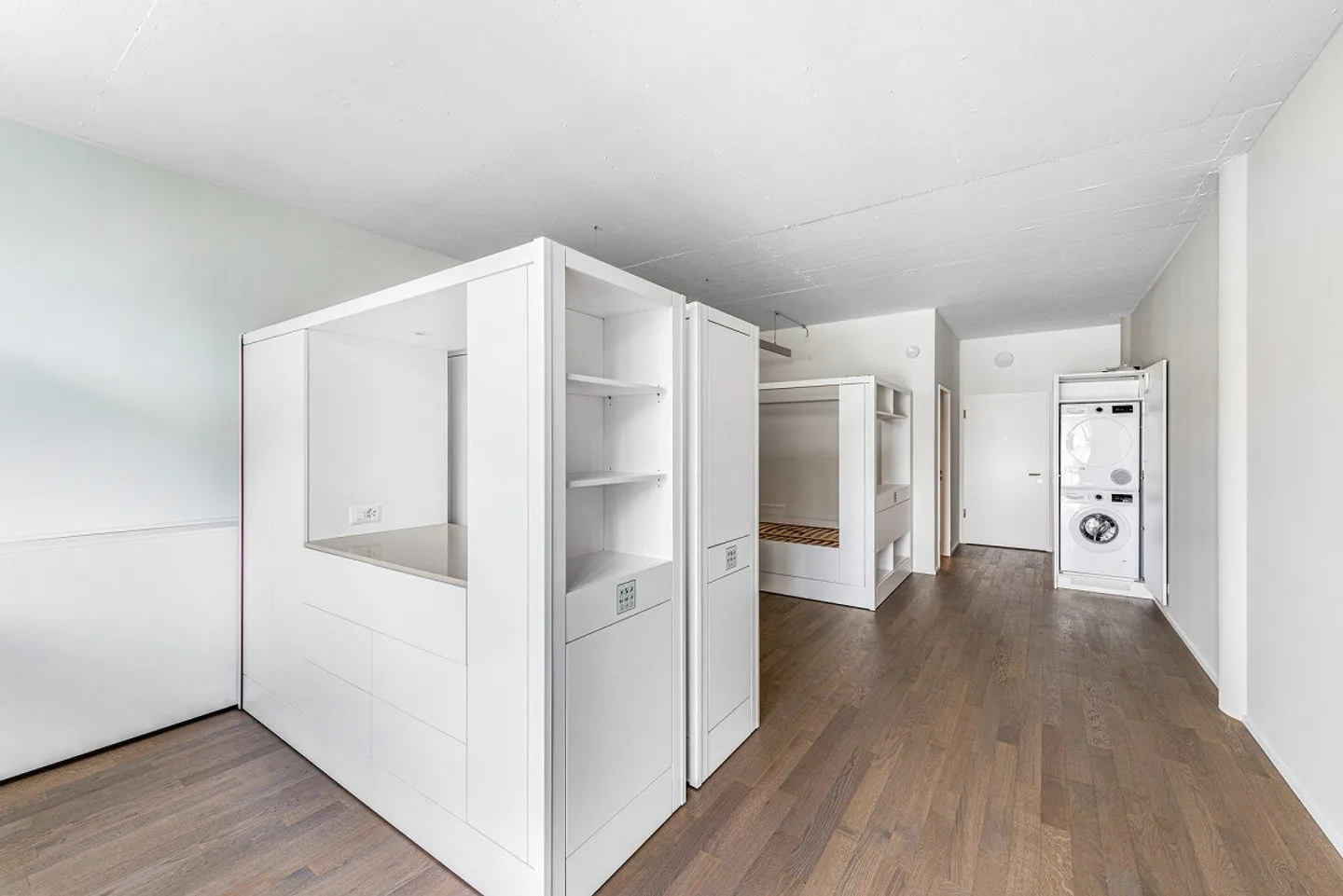 Living in a central location with modern comfort - Photo 2 of 5