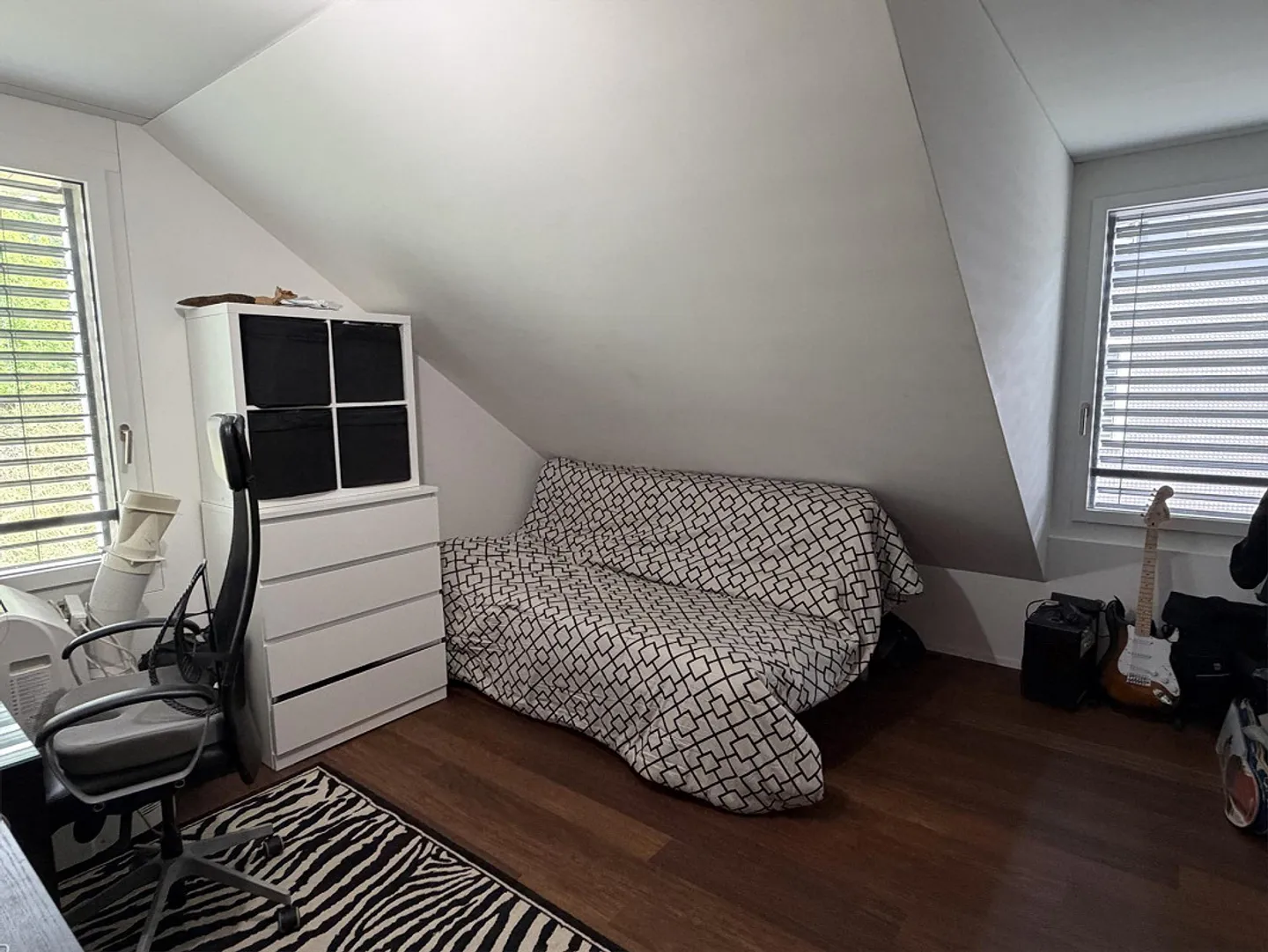 Dreamy 4.5-room attic apartment with lake and mountain views - Photo 8 of 12