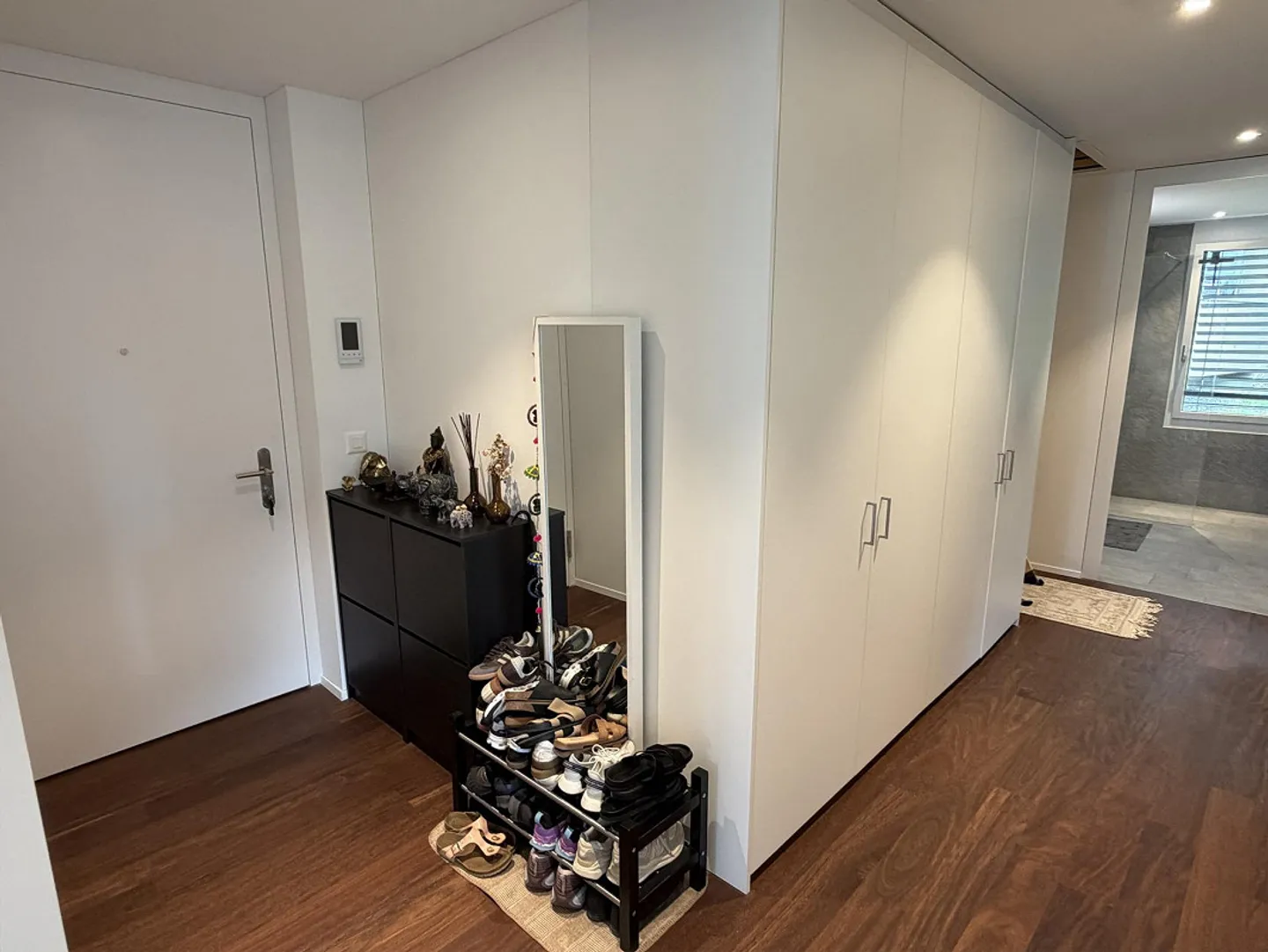 Dreamy 4.5-room attic apartment with lake and mountain views - Photo 6 of 12