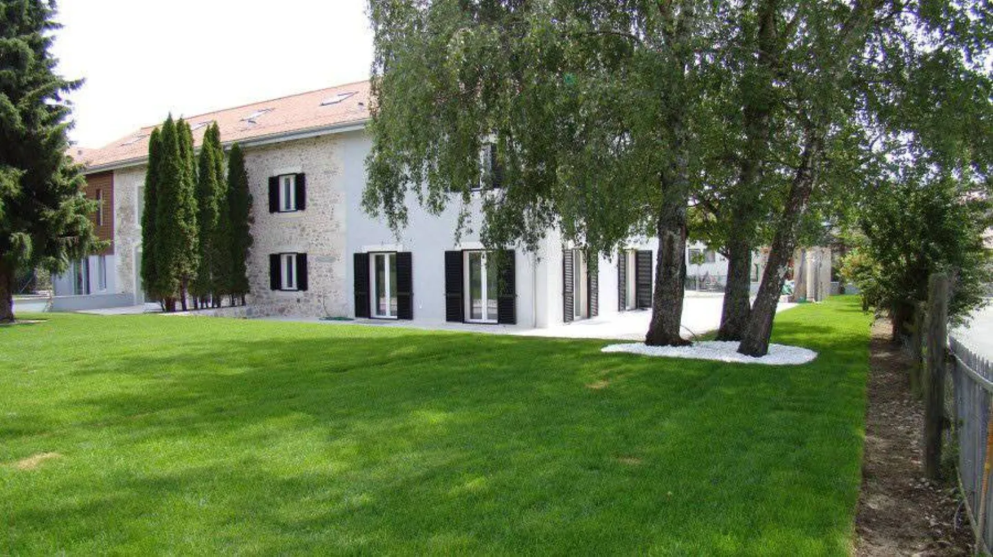 Villa gemella d'angolo a Chavannes-des-Bois - Foto 2 di 15