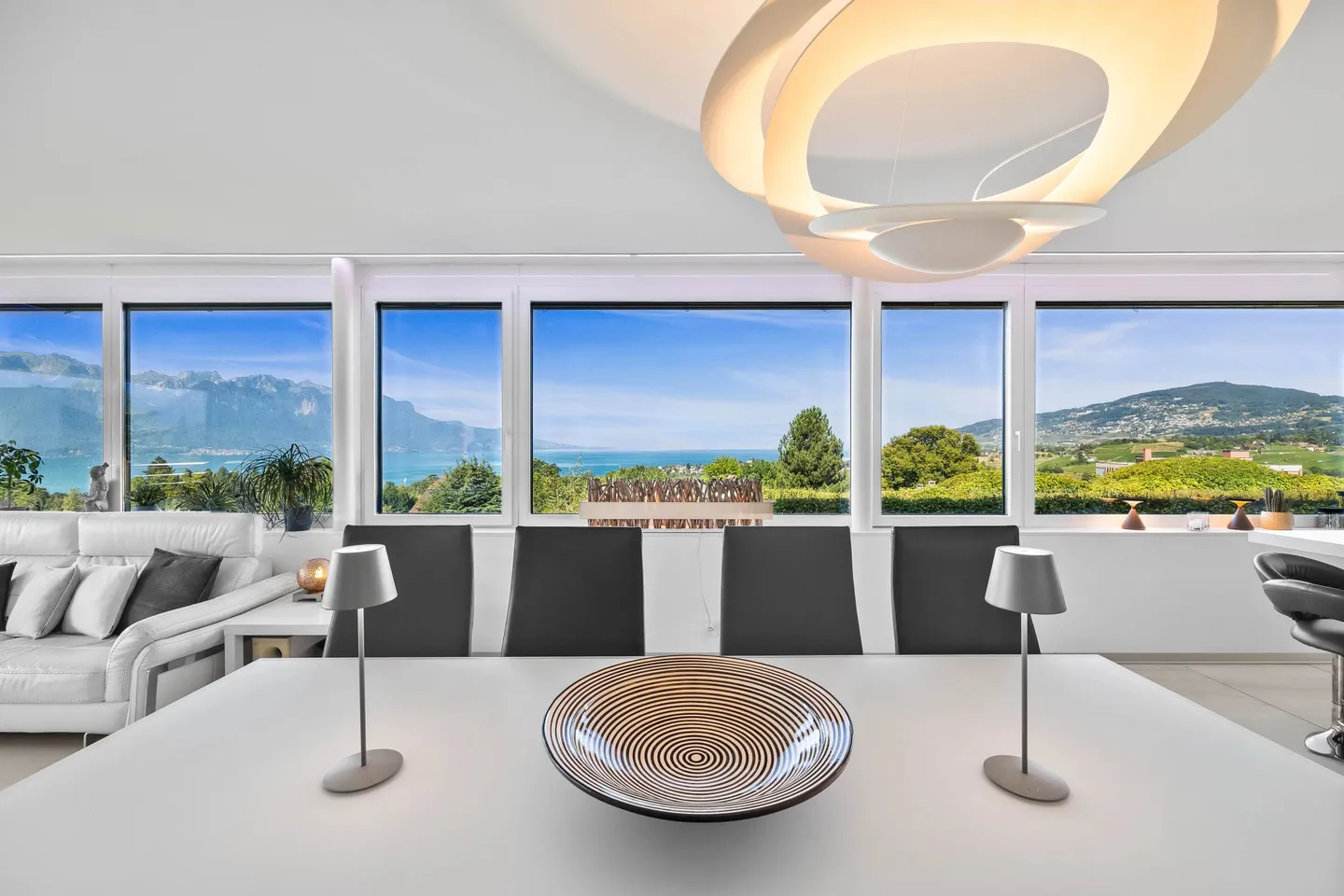 Appartement de Luxe avec Vue sur le Lac - Photo 2 sur 5