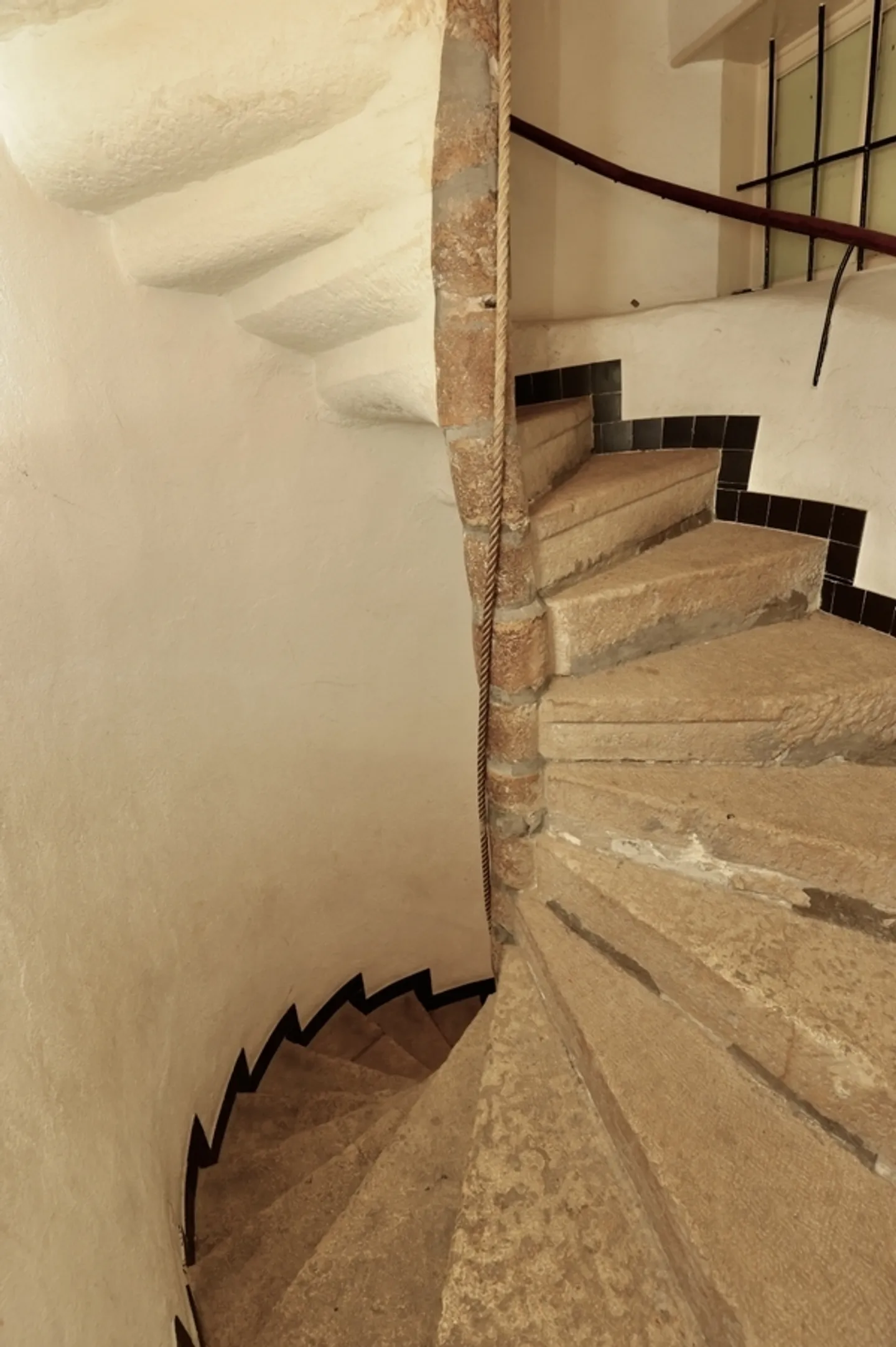 Investitionsgebäude in einer historischen Straße der Stadt. - Foto 5 von 21