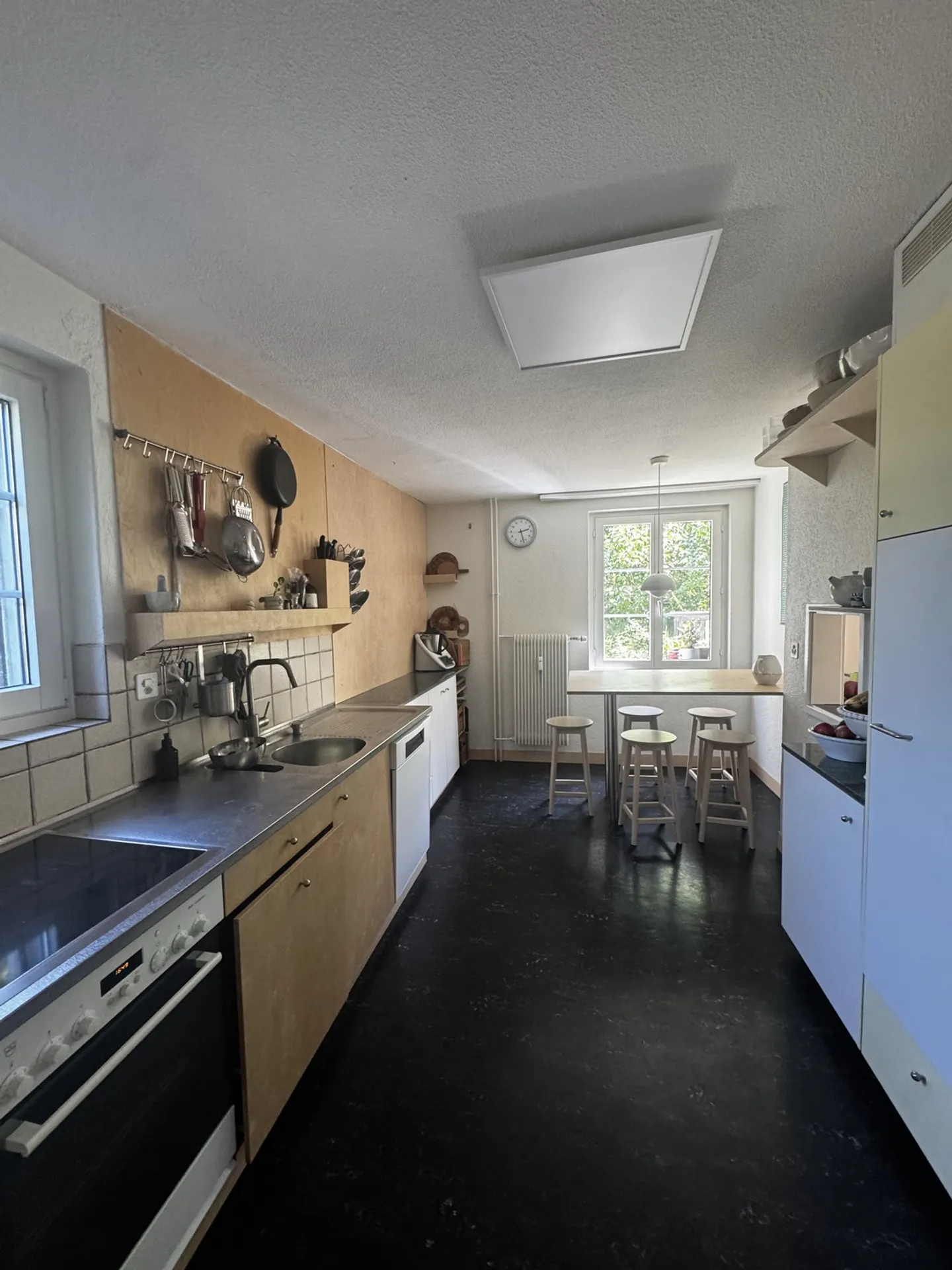 Charming House with Garden - Photo 3 of 4