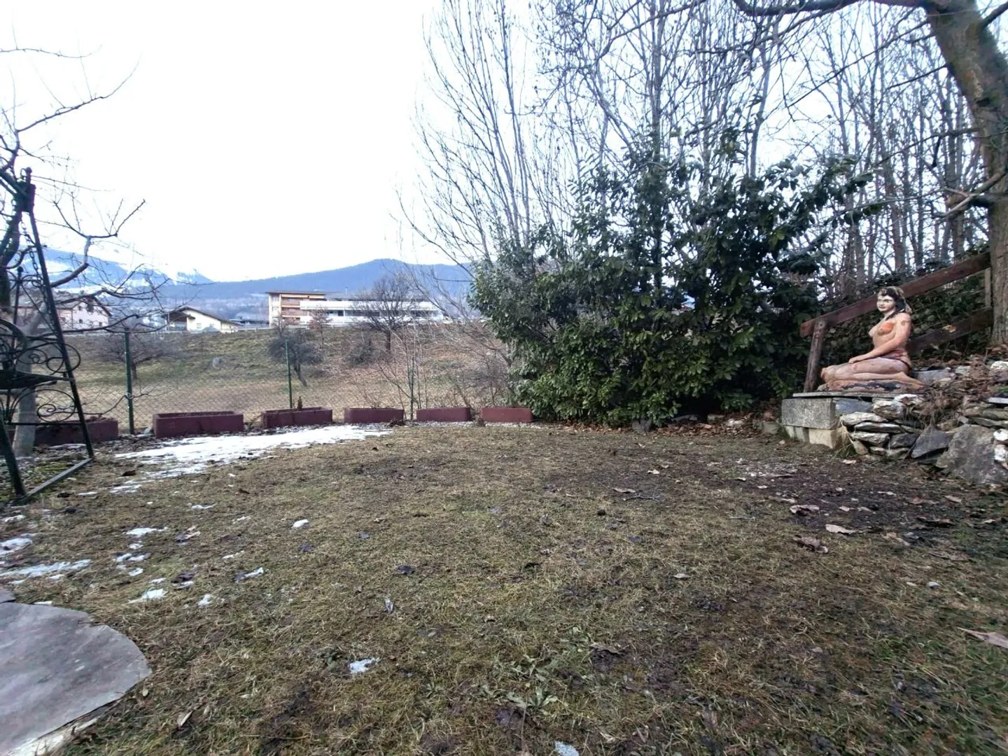 Beautiful single-family house with an independent 3.5-room apartment above - Photo 10 of 13