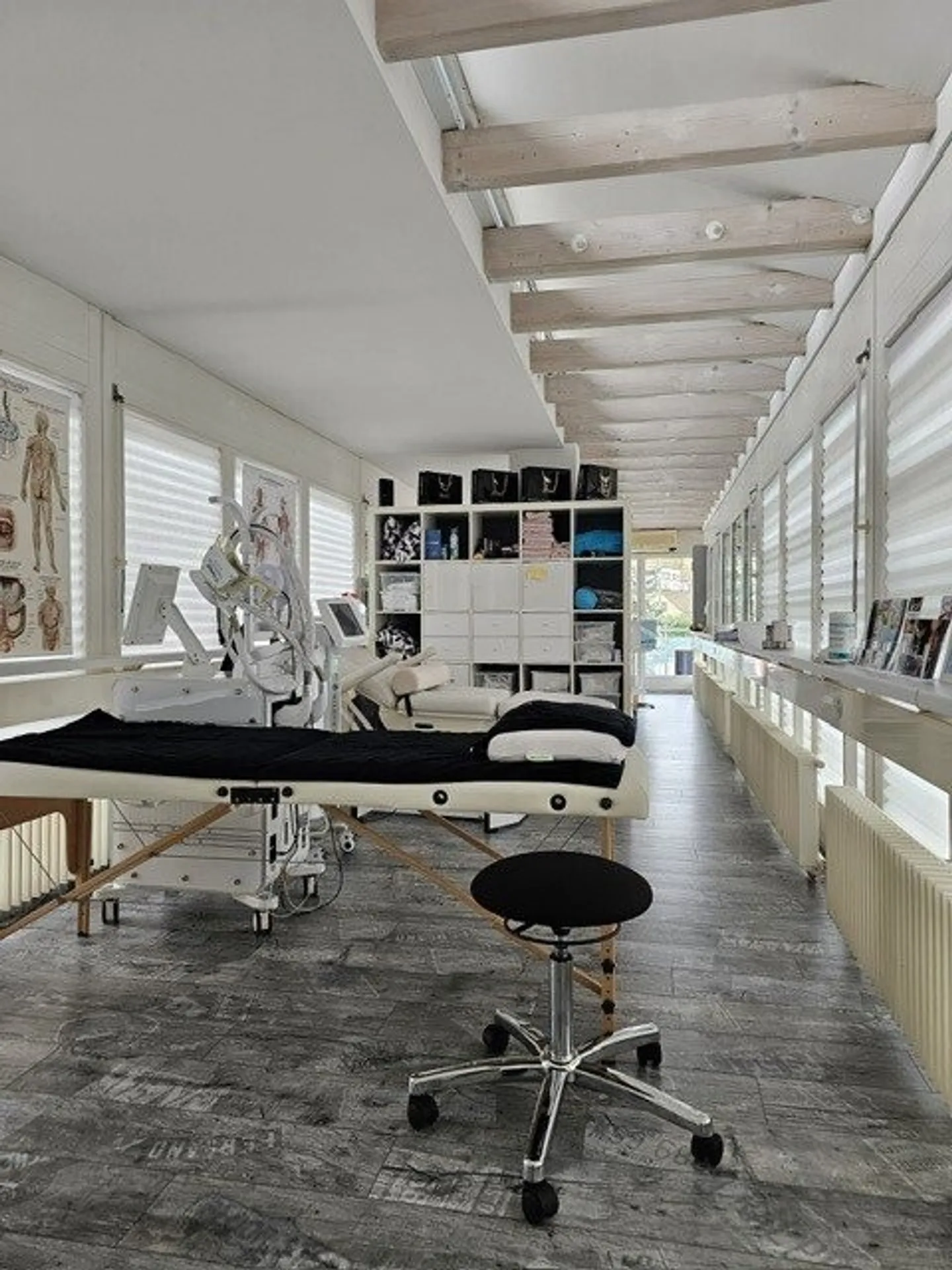 Espace de bureau lumineux dans un emplacement central à Therwil à louer - Photo 6 sur 8