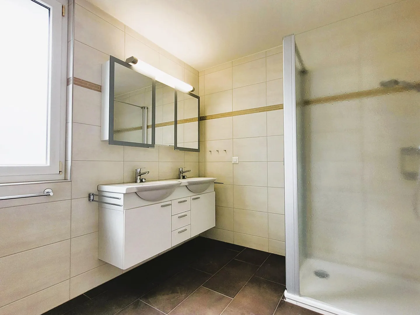 Casa familiare semi-indipendente in una posizione tranquilla e centrale - Foto 9 di 15