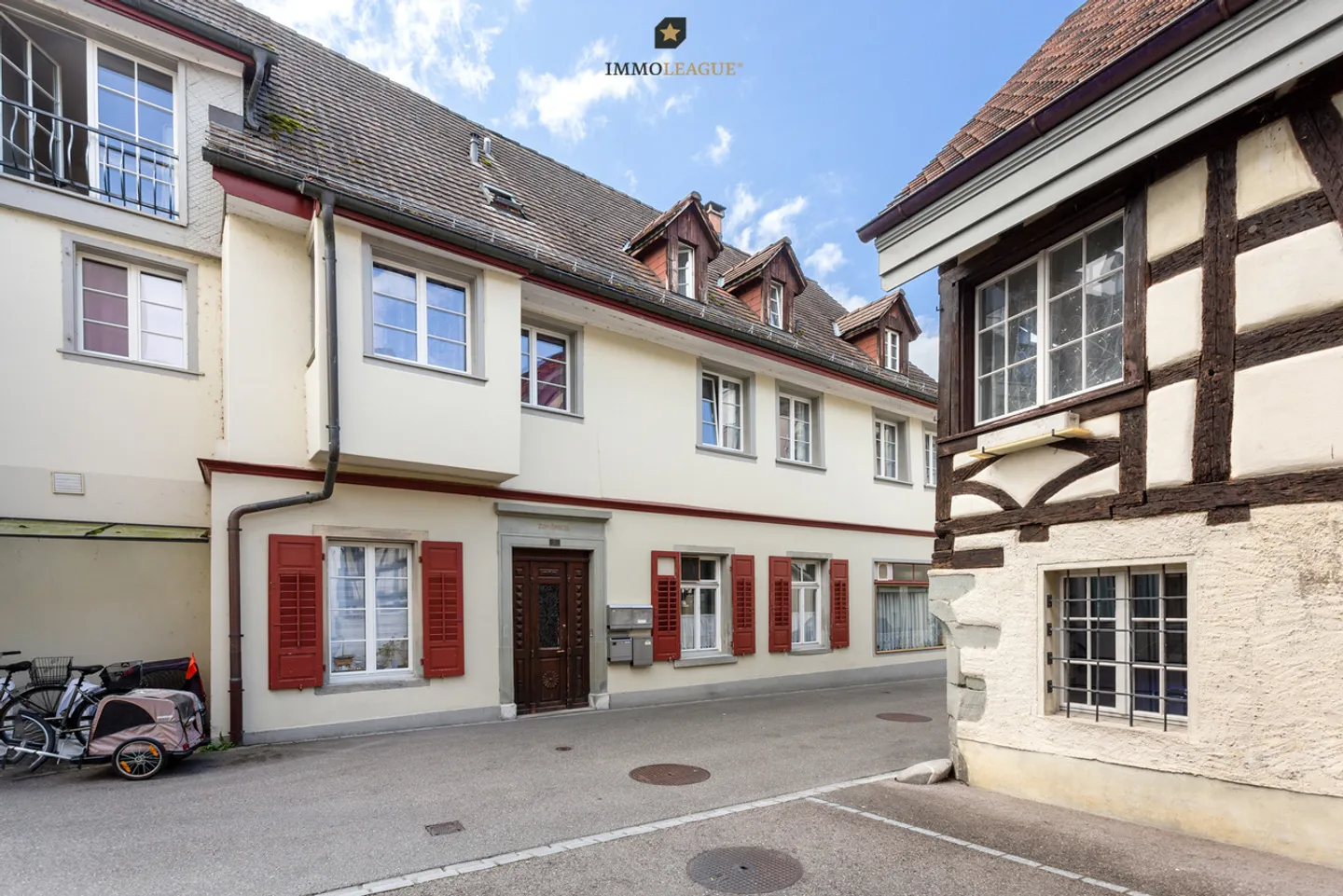 Multi-family house in a central location with 4.11% gross yield - Photo 3 of 7