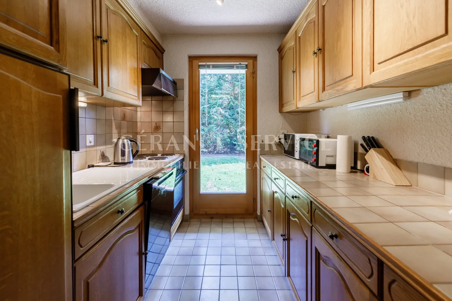 Ambassador 6 - Photo 10 of 19