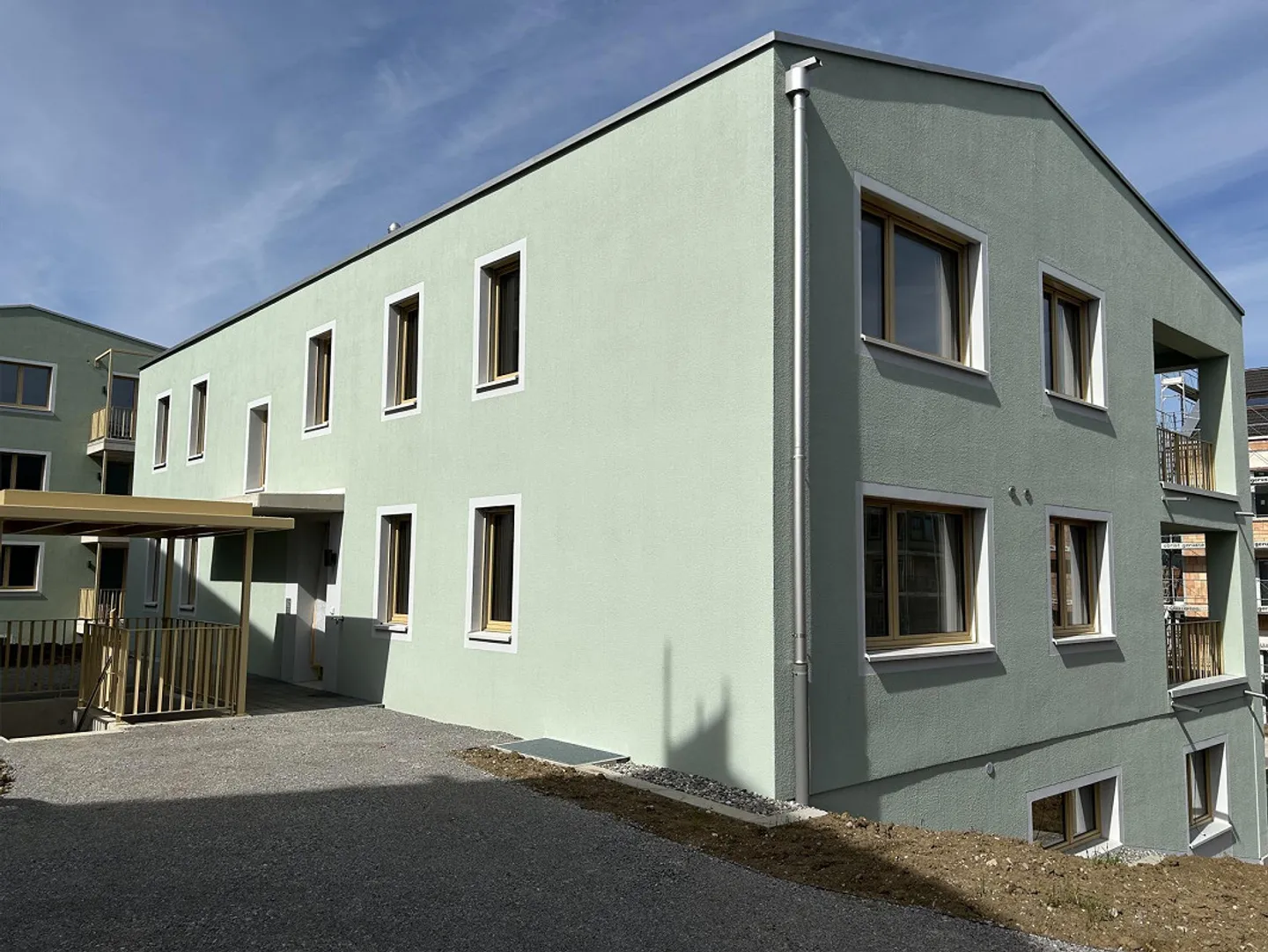 Modernes Apartment mit Balkon - Foto 2 von 13