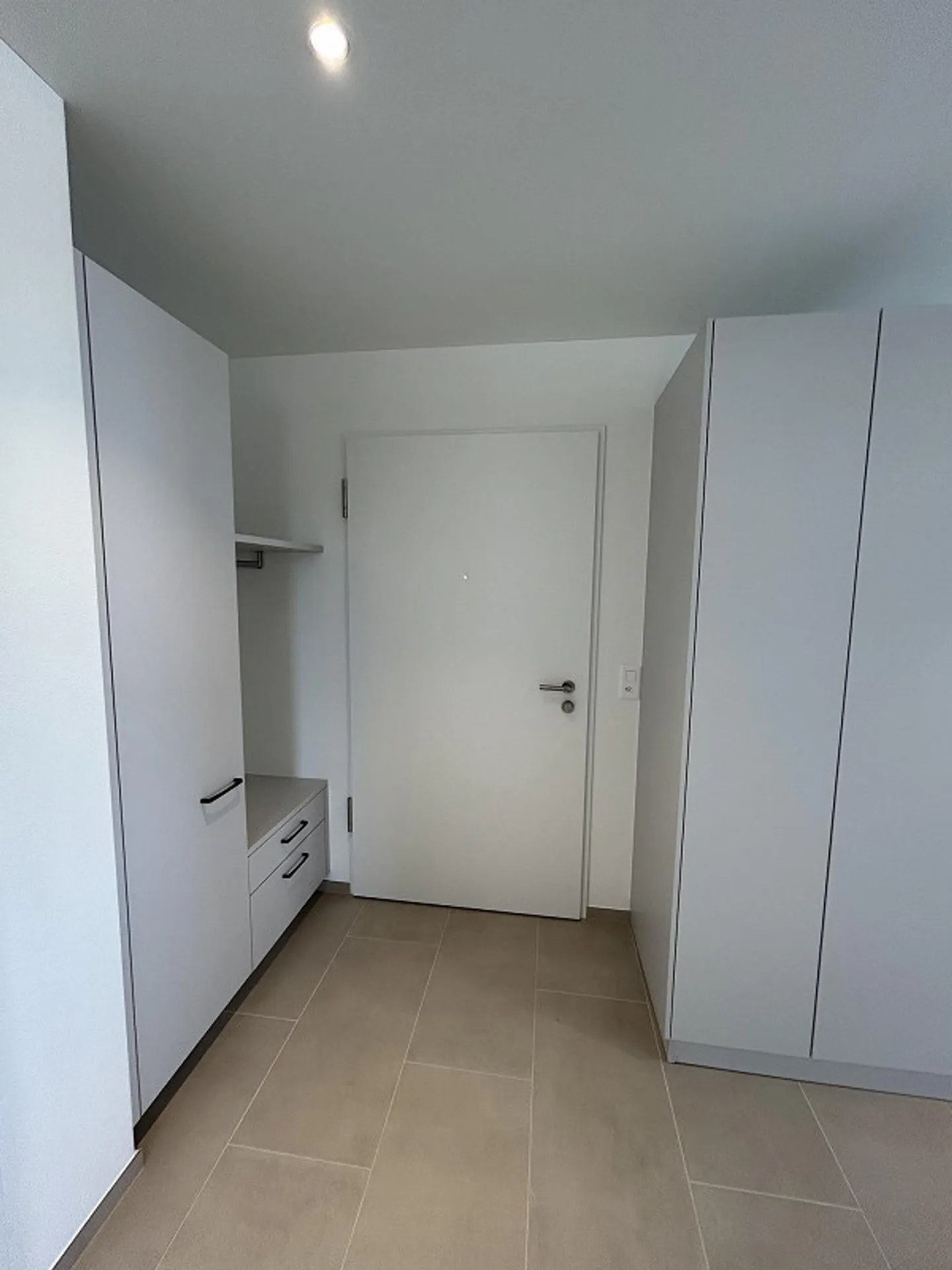 Modernes Apartment mit Balkon - Foto 4 von 13