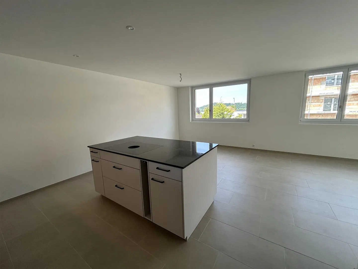 Modernes Apartment mit Balkon - Foto 8 von 13