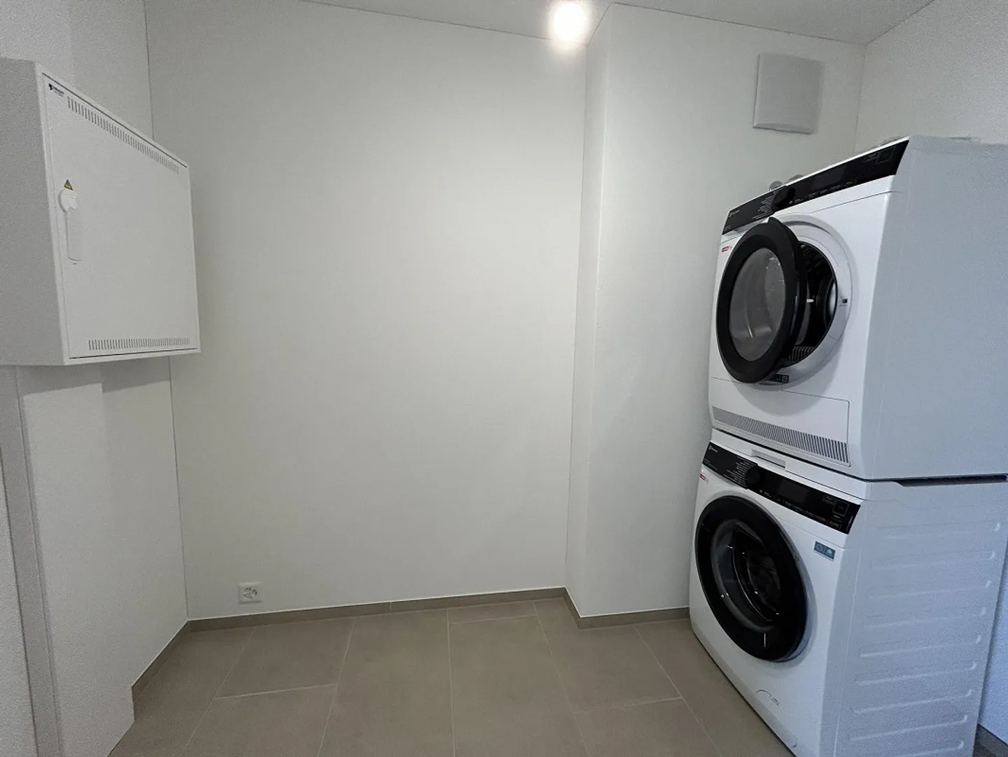 Modernes Apartment mit Balkon - Foto 9 von 13