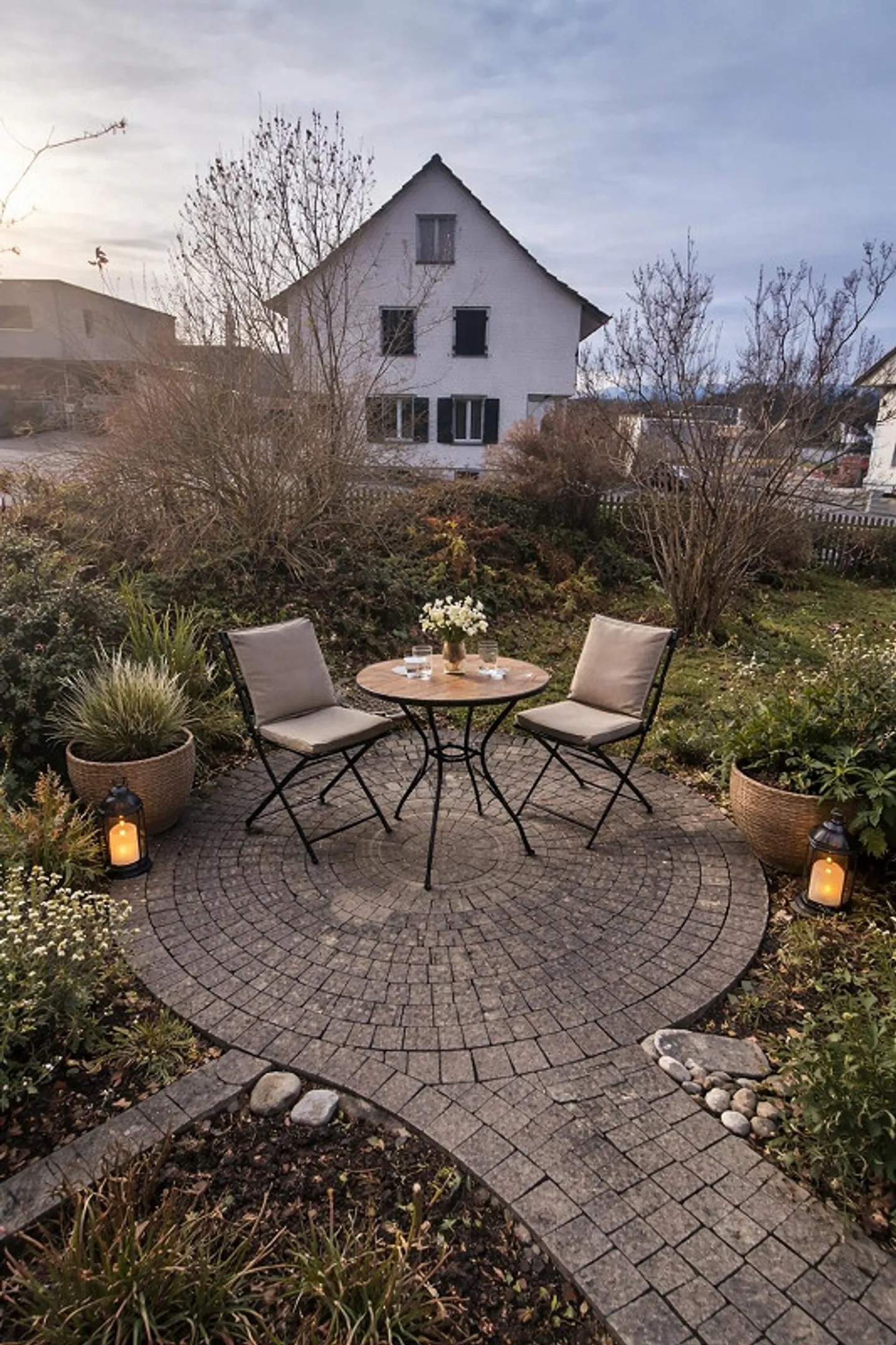 Appartement 5 pièces fraîchement rénové et lumineux avec place de parking en sous-sol - Photo 7 sur 8