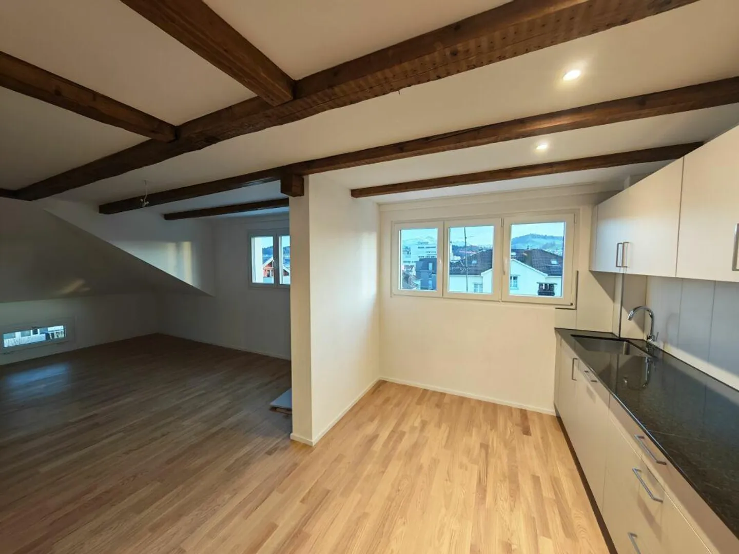 Freshly renovated 3.5 room apartment - Photo 2 of 5