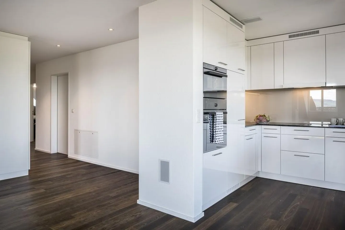 Dreamlike 5.5-room apartment in the green for rent - Photo 2 of 8