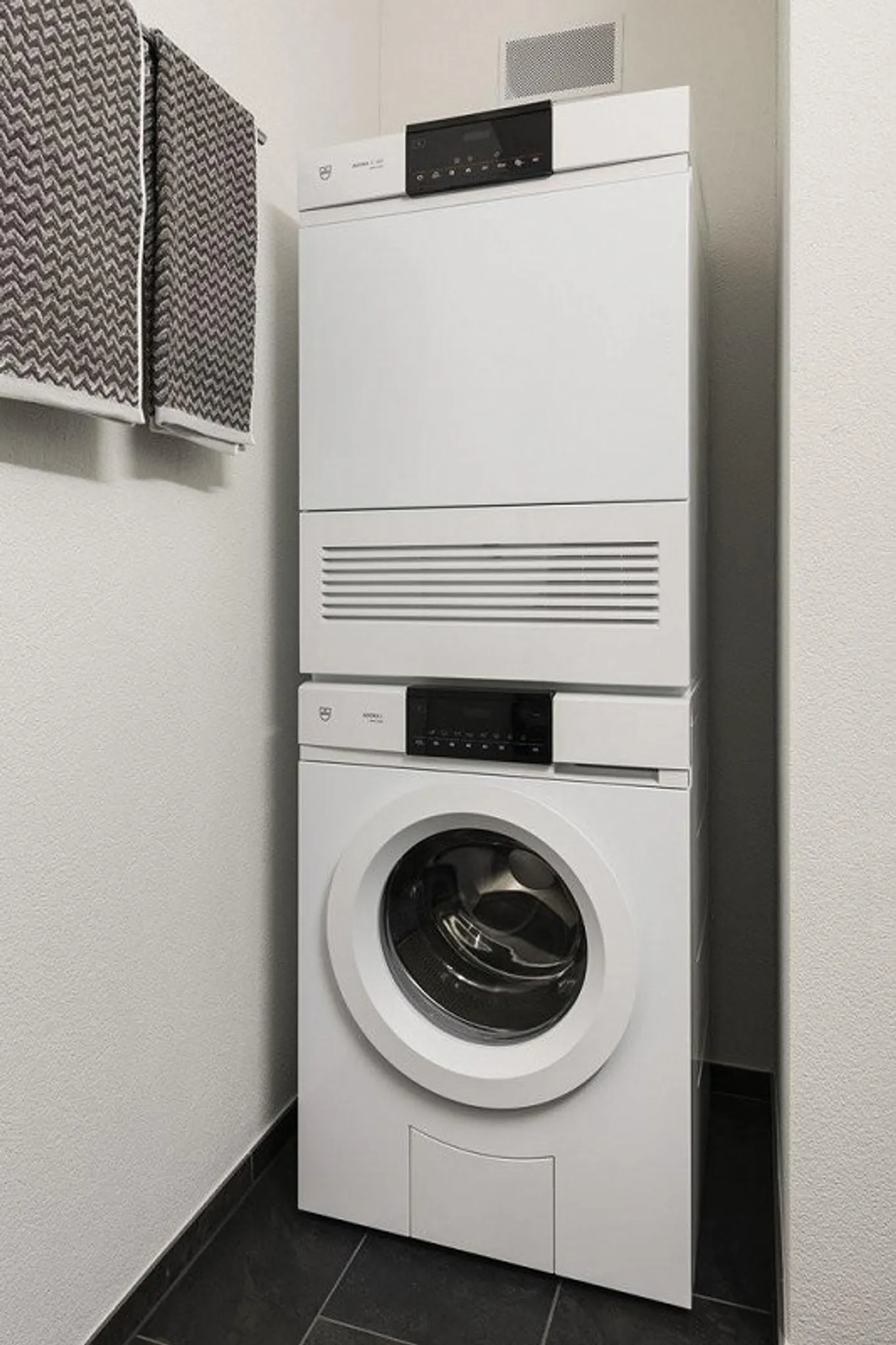 Dreamlike 5.5-room apartment in the green for rent - Photo 7 of 8