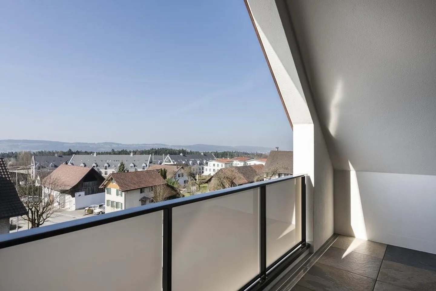 Dreamlike 5.5-room apartment in the green for rent - Photo 8 of 8