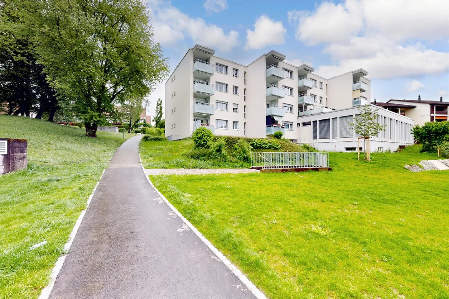 Beaucoup d'espace pour vos projets : 111 m² d'espace de bricolage/de stockage à louer - Photo 1 sur 2