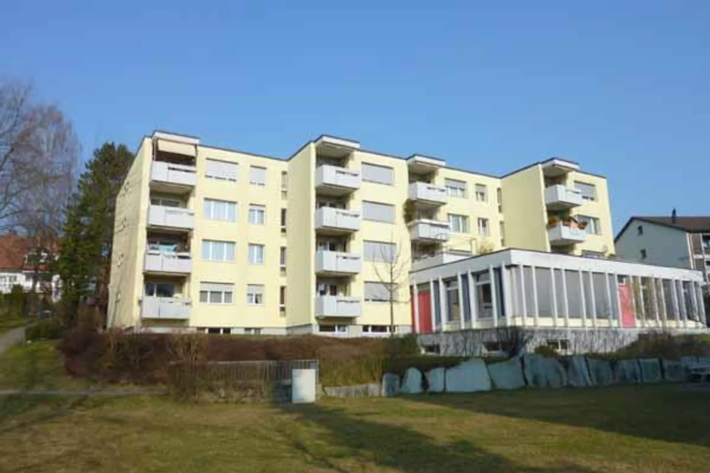 Beaucoup d'espace pour vos projets : 111 m² d'espace de bricolage/de stockage à louer - Photo 2 sur 2