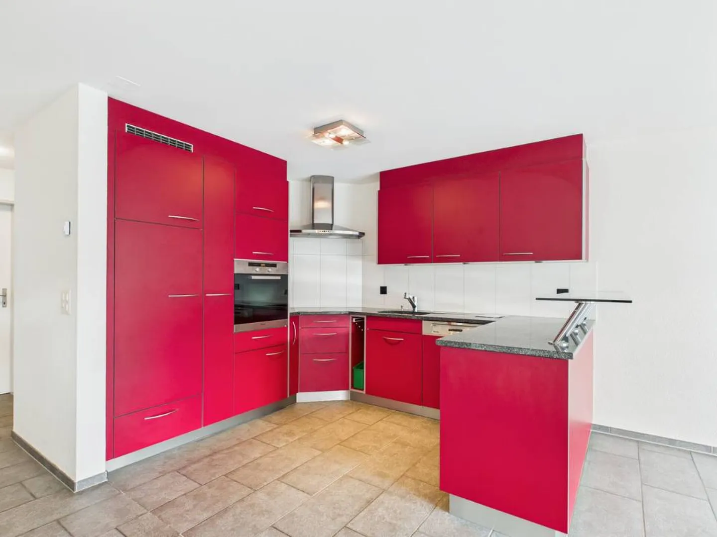 Geräumiges, ruhiges Zuhause mit lichtdurchflutetem Wintergarten zum Entspannen. - Foto 3 von 13