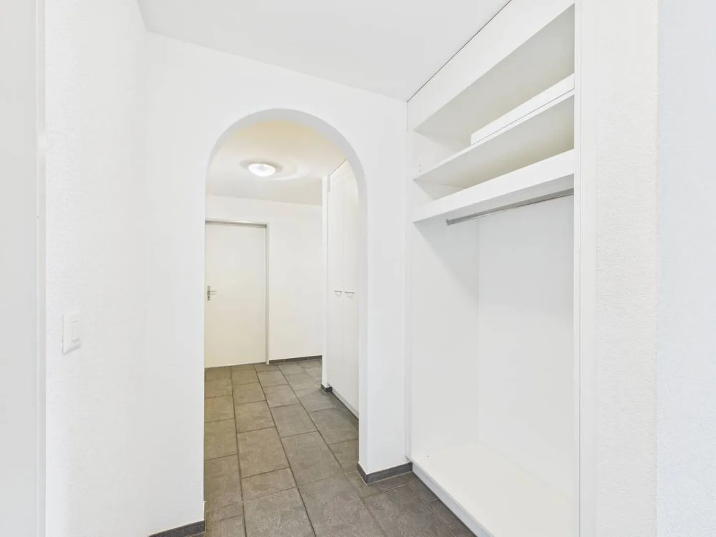 Geräumiges, ruhiges Zuhause mit lichtdurchflutetem Wintergarten zum Entspannen. - Foto 6 von 13