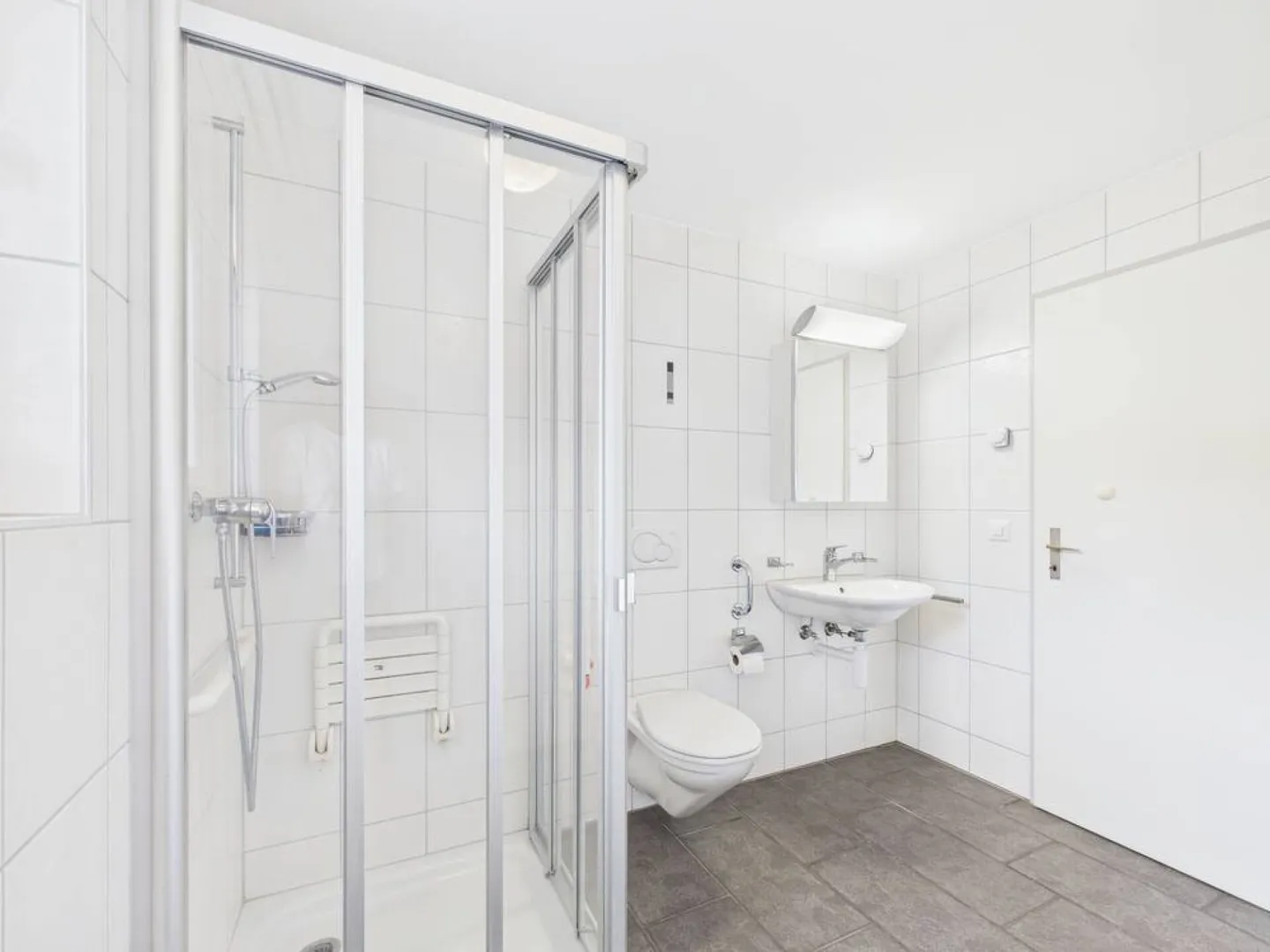 Geräumiges, ruhiges Zuhause mit lichtdurchflutetem Wintergarten zum Entspannen. - Foto 7 von 13