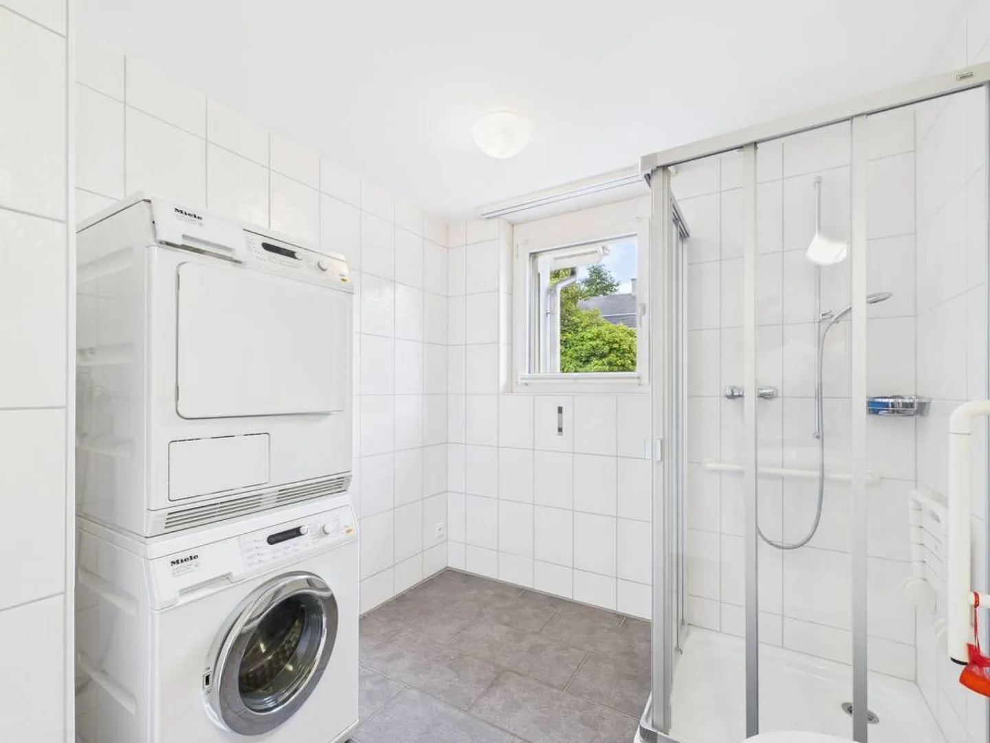 Geräumiges, ruhiges Zuhause mit lichtdurchflutetem Wintergarten zum Entspannen. - Foto 8 von 13