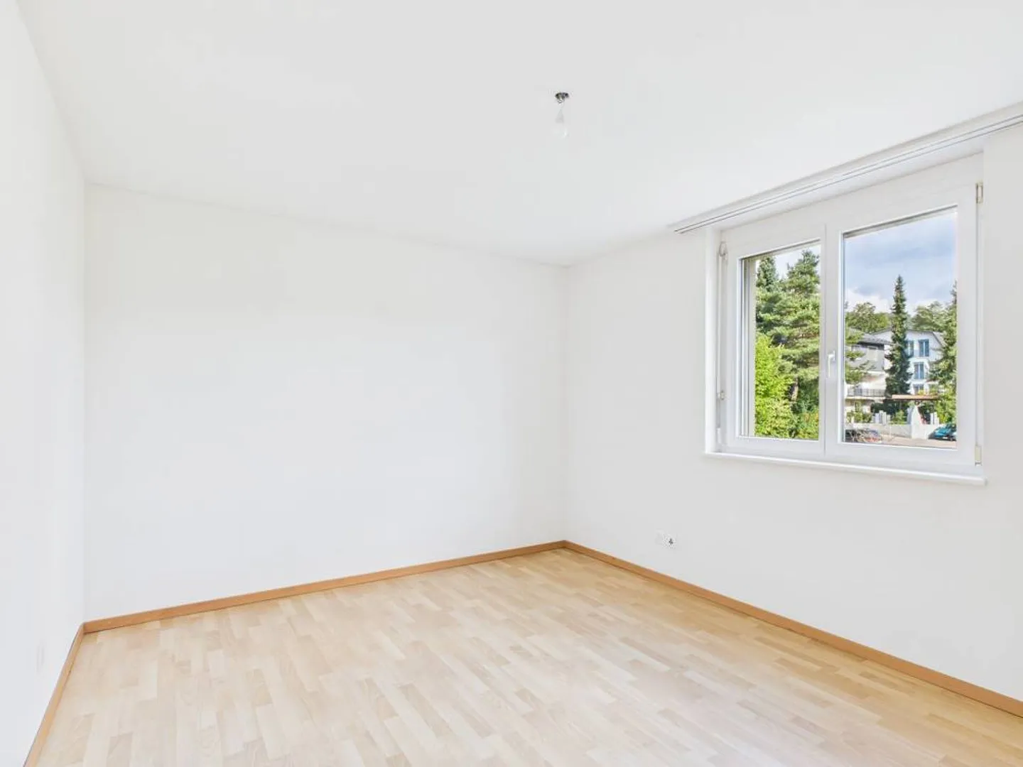 Geräumiges, ruhiges Zuhause mit lichtdurchflutetem Wintergarten zum Entspannen. - Foto 11 von 13