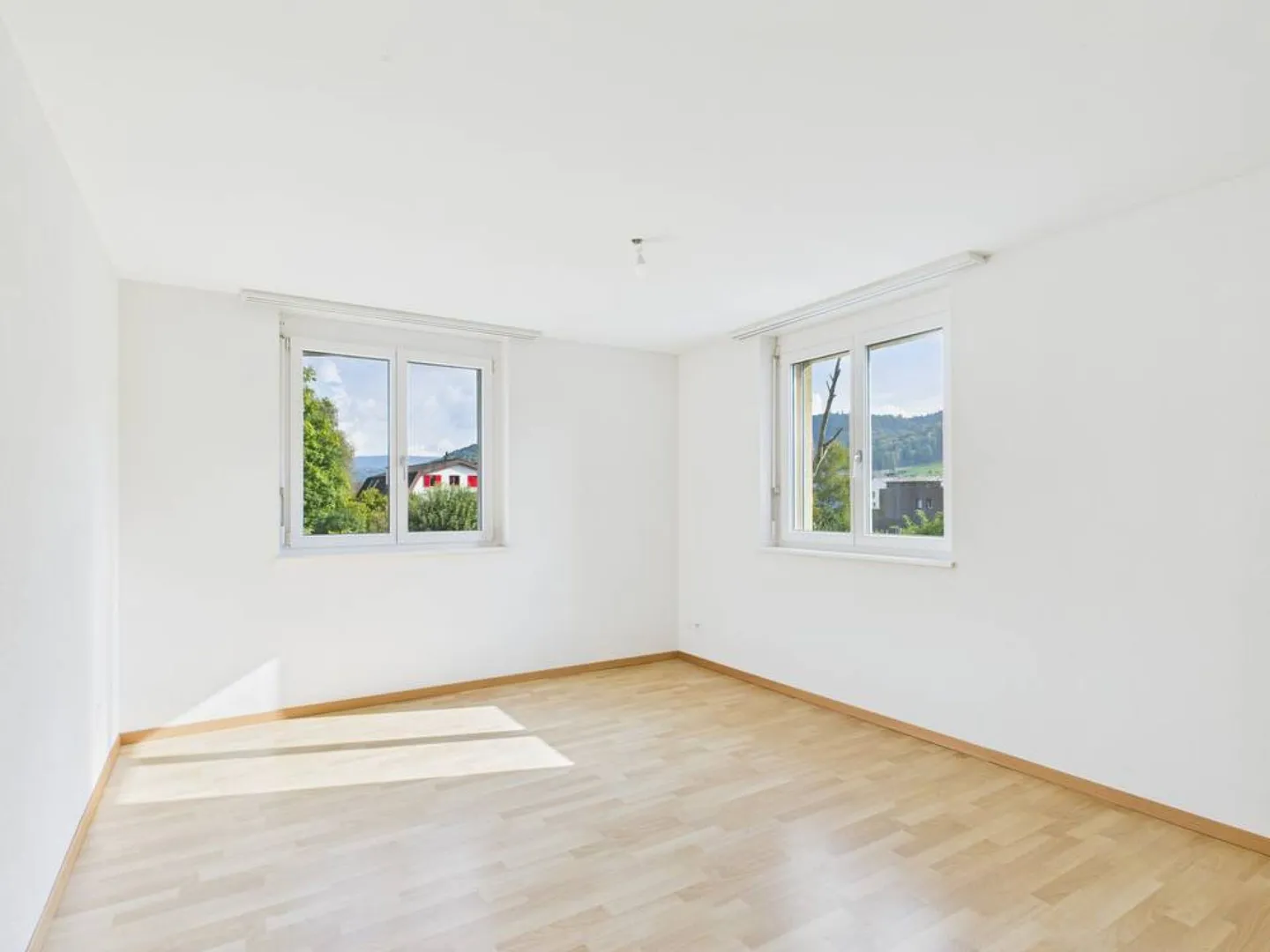 Geräumiges, ruhiges Zuhause mit lichtdurchflutetem Wintergarten zum Entspannen. - Foto 12 von 13