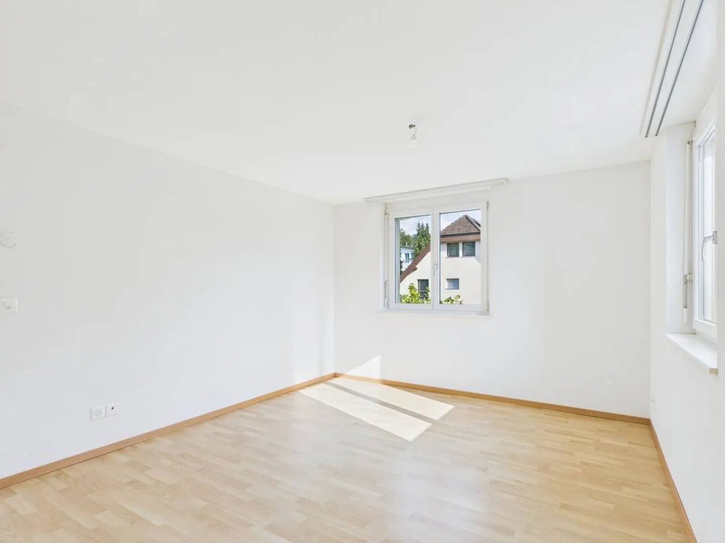 Geräumiges, ruhiges Zuhause mit lichtdurchflutetem Wintergarten zum Entspannen. - Foto 13 von 13