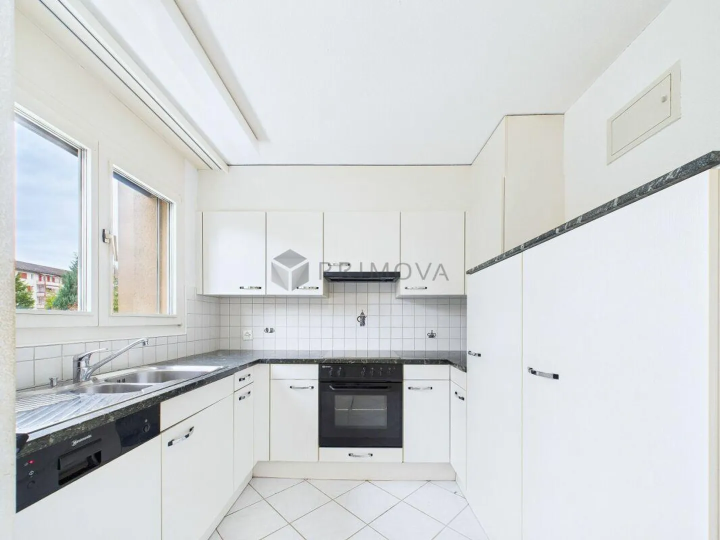 Condominio affascinante con potenziale - Foto 4 di 10
