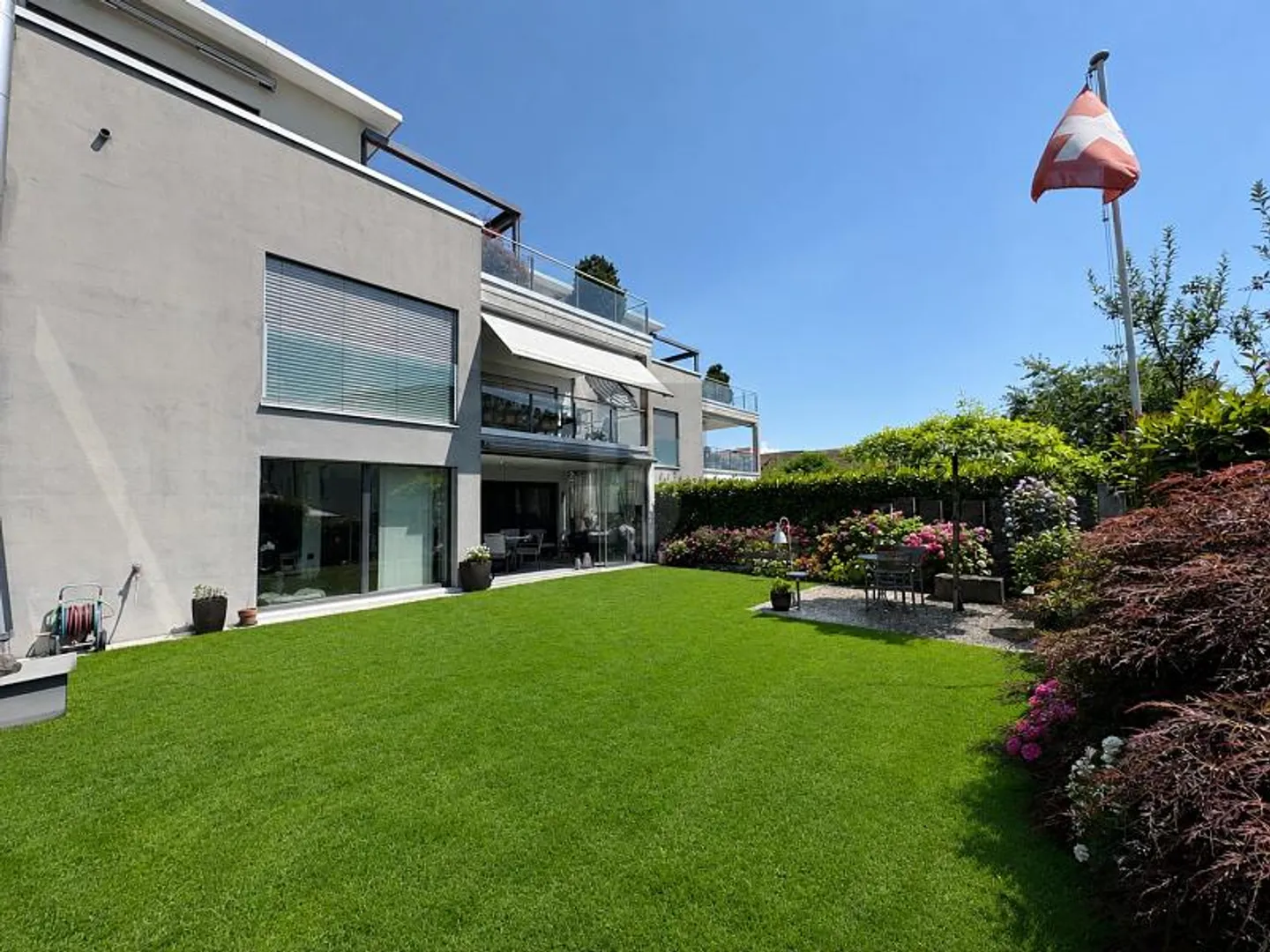 High Quality with Large Garden and Patio - Photo 5 of 6