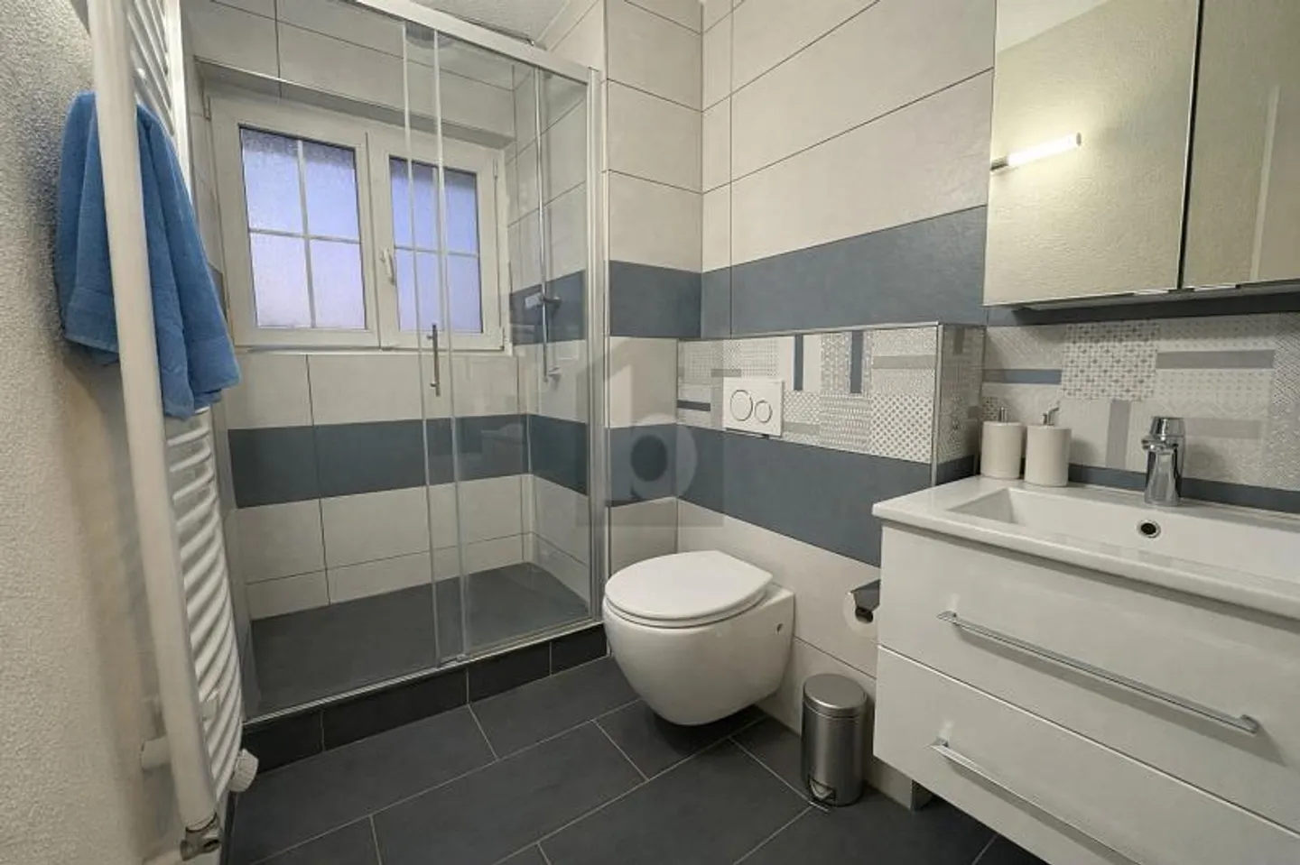 Inondato di luce con grande balcone - Foto 5 di 6