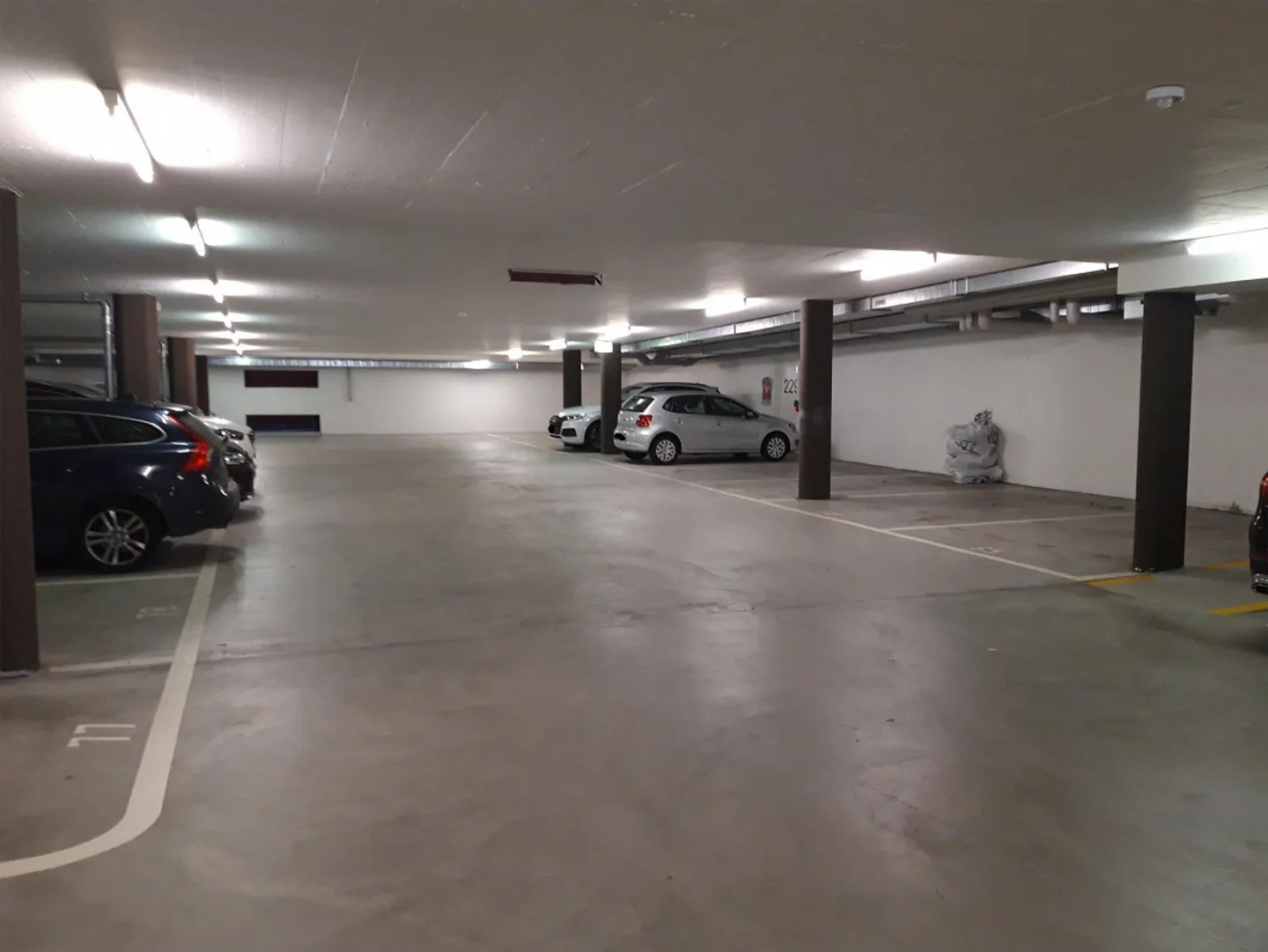 Parking space for rent in Seebach! - Photo 1 of 2