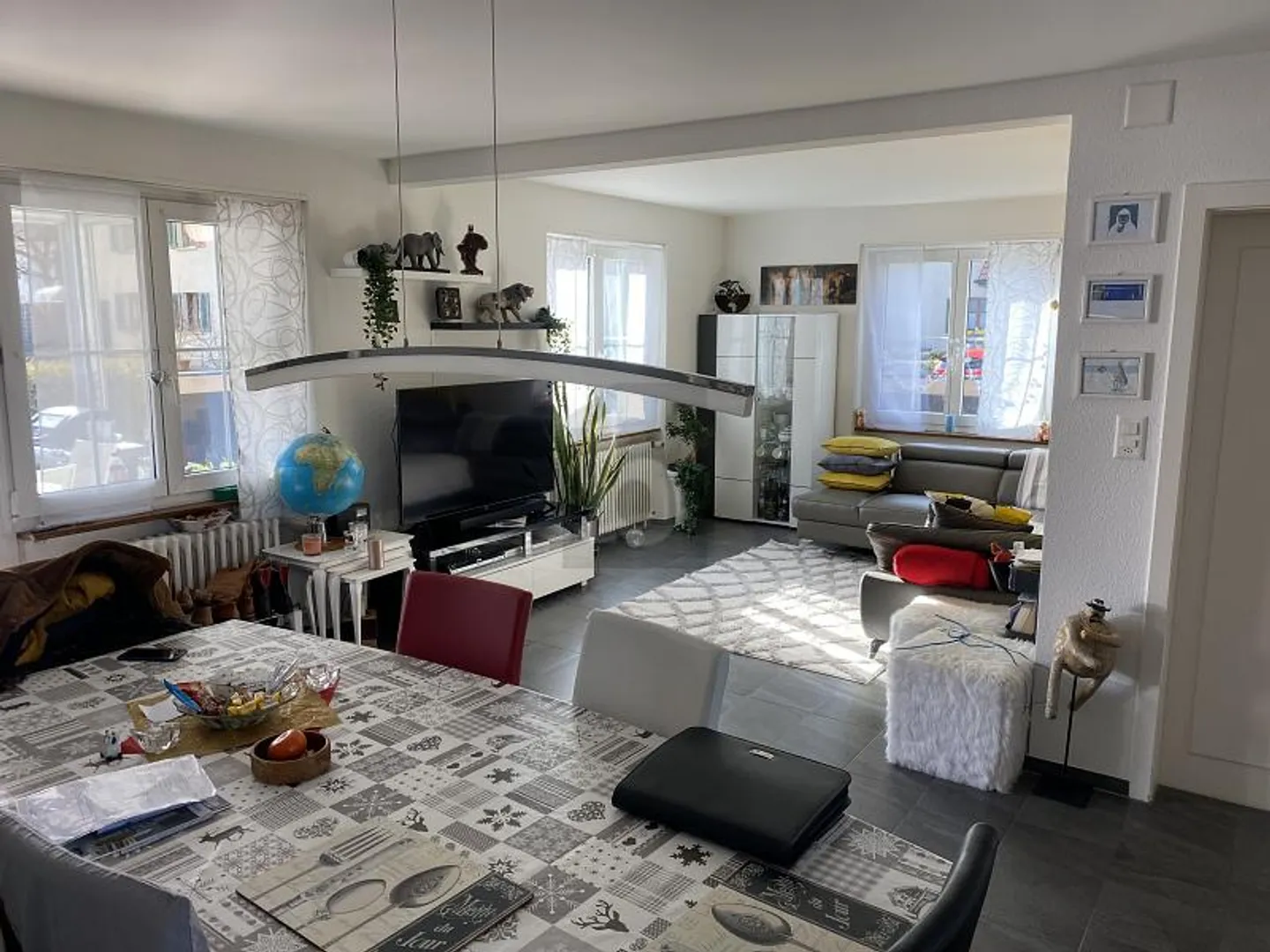 Inondato di luce con grande balcone - Foto 3 di 6