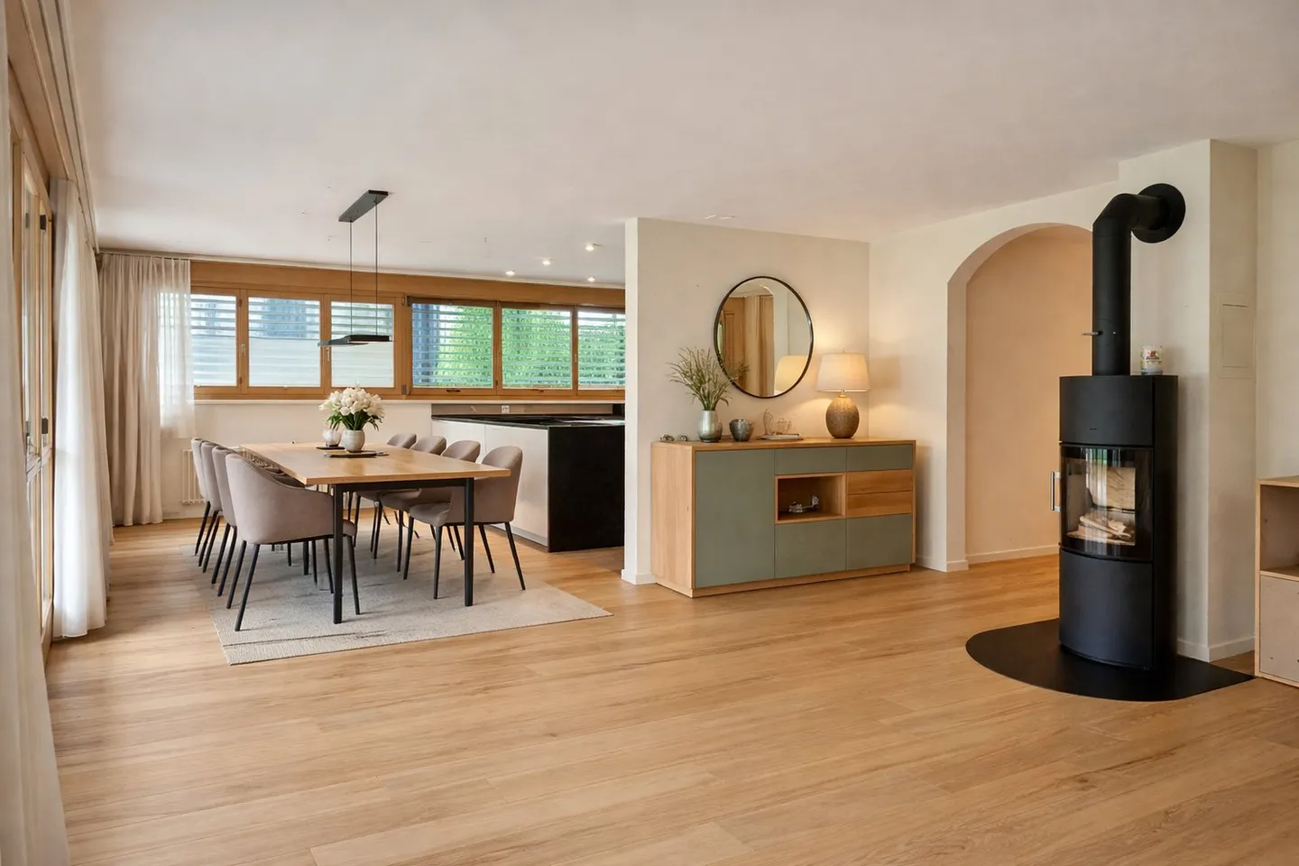 Appartamento di 4.5 locali al piano terra con ampio patio in posizione tranquilla - Foto 2 di 20