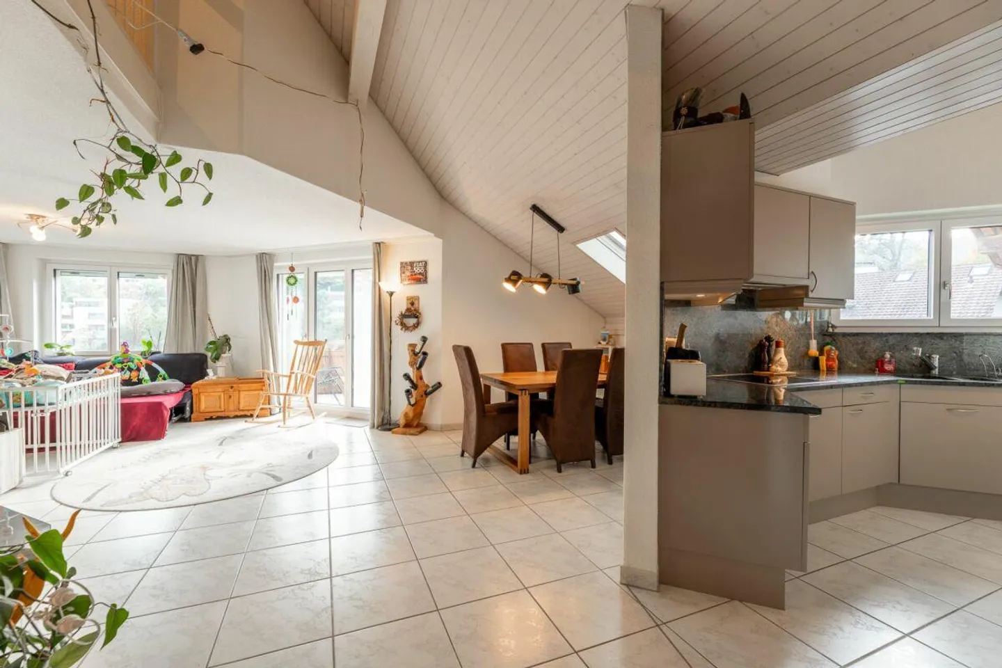 Appartement familial spacieux dans un emplacement calme - Photo 2 sur 12