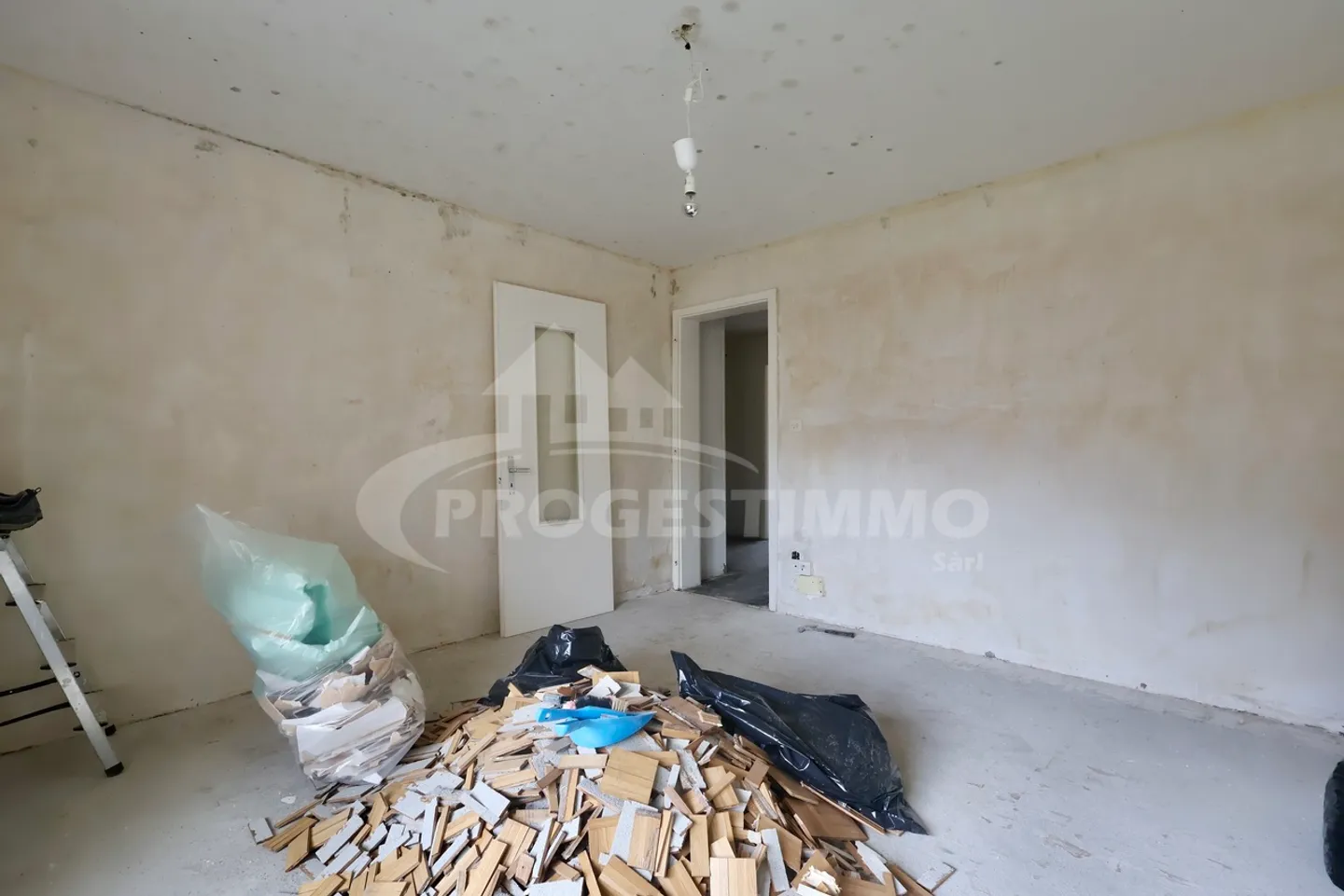 APARTMENT TO RENOVATE COMPLETELY - Photo 6 of 7