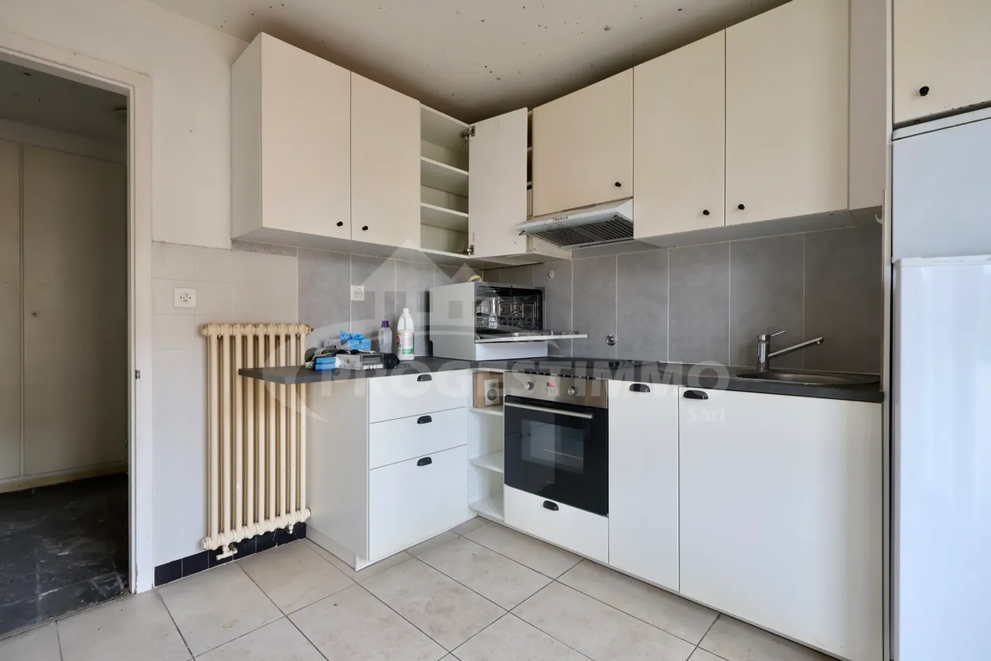 APARTMENT TO RENOVATE COMPLETELY - Photo 1 of 7