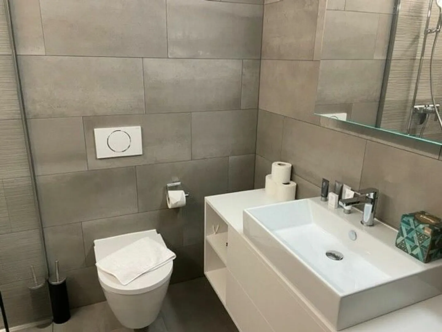 High-quality furnished 2-room apartment - Photo 3 of 11