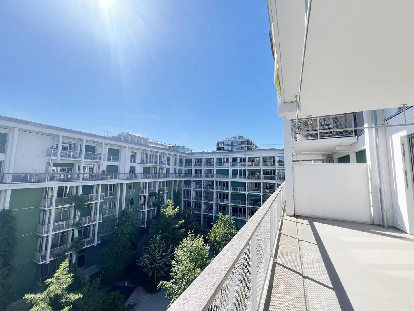 Modern 3.5-room apartment in the city center - Photo 1 of 13