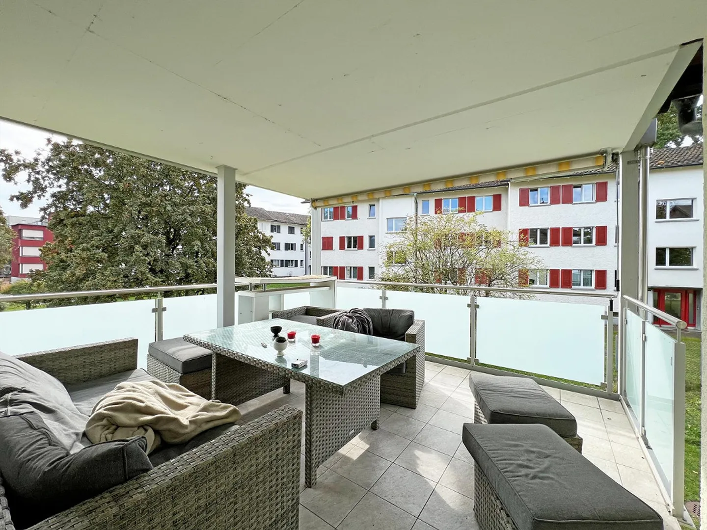Appartement moderne de 4,5 pièces avec grand balcon - Photo 3 sur 13