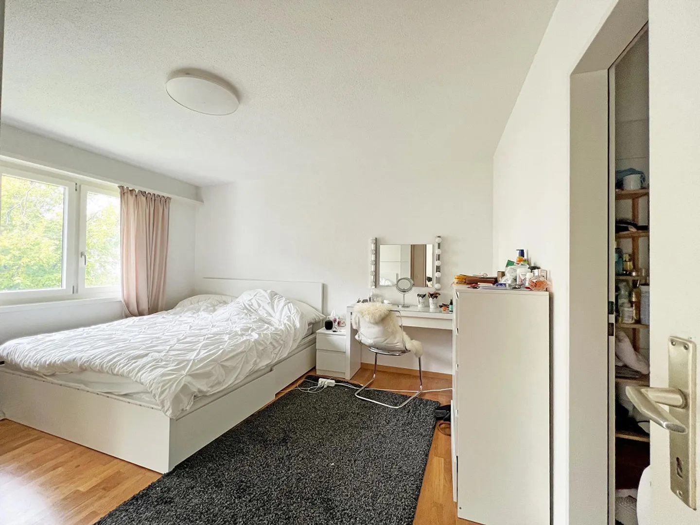 Appartement moderne de 4,5 pièces avec grand balcon - Photo 4 sur 13