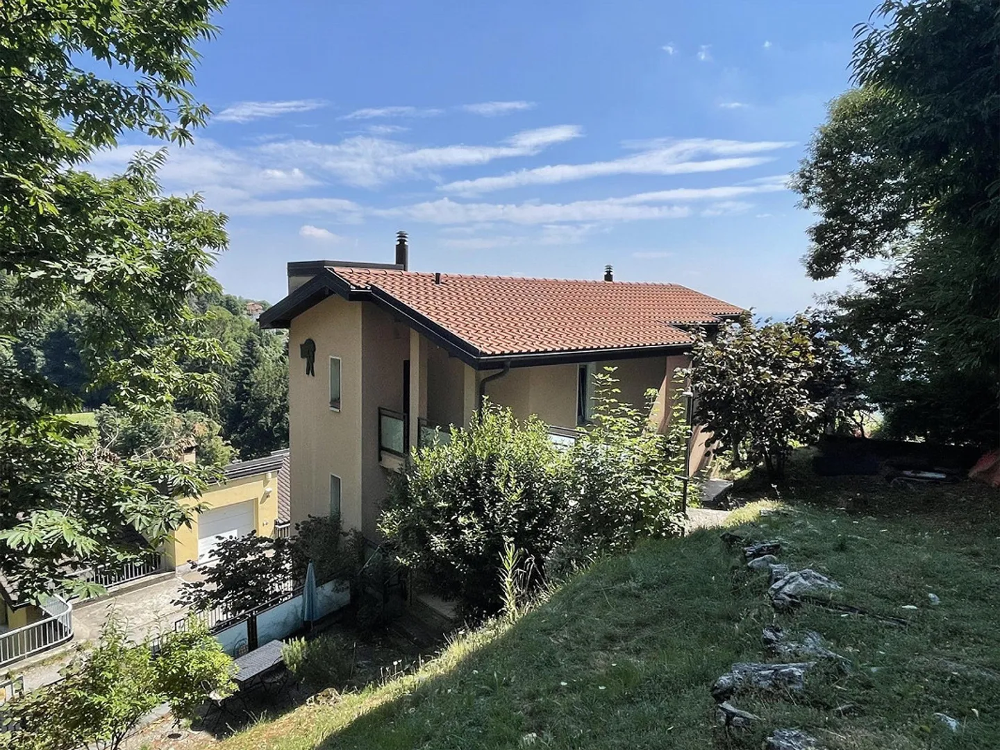 SCHÖNES EINFAMILIENHAUS IN PANORAMISCHER LAGE - Foto 2 von 13