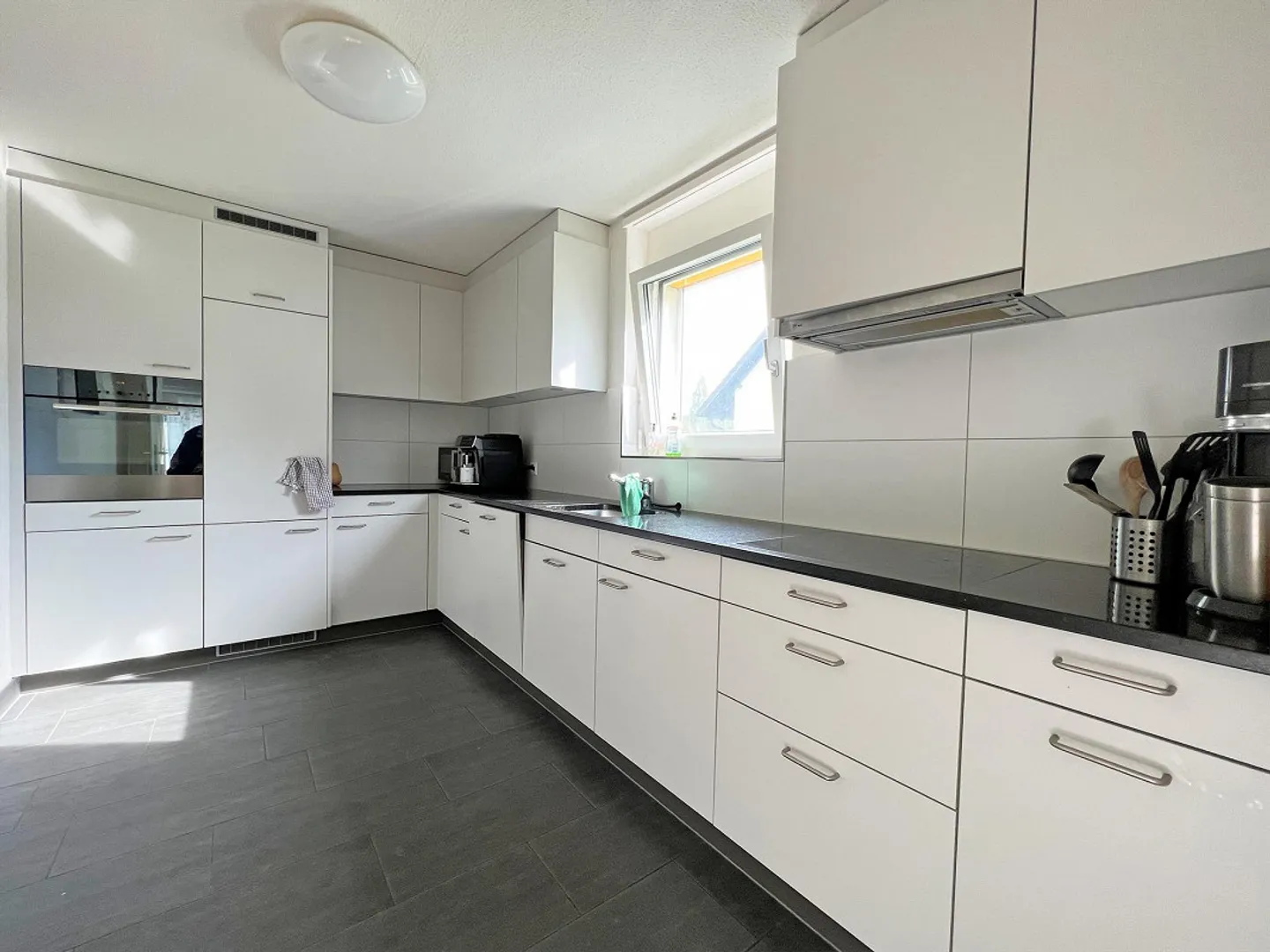 Appartement moderne de 4,5 pièces avec grand balcon - Photo 1 sur 13