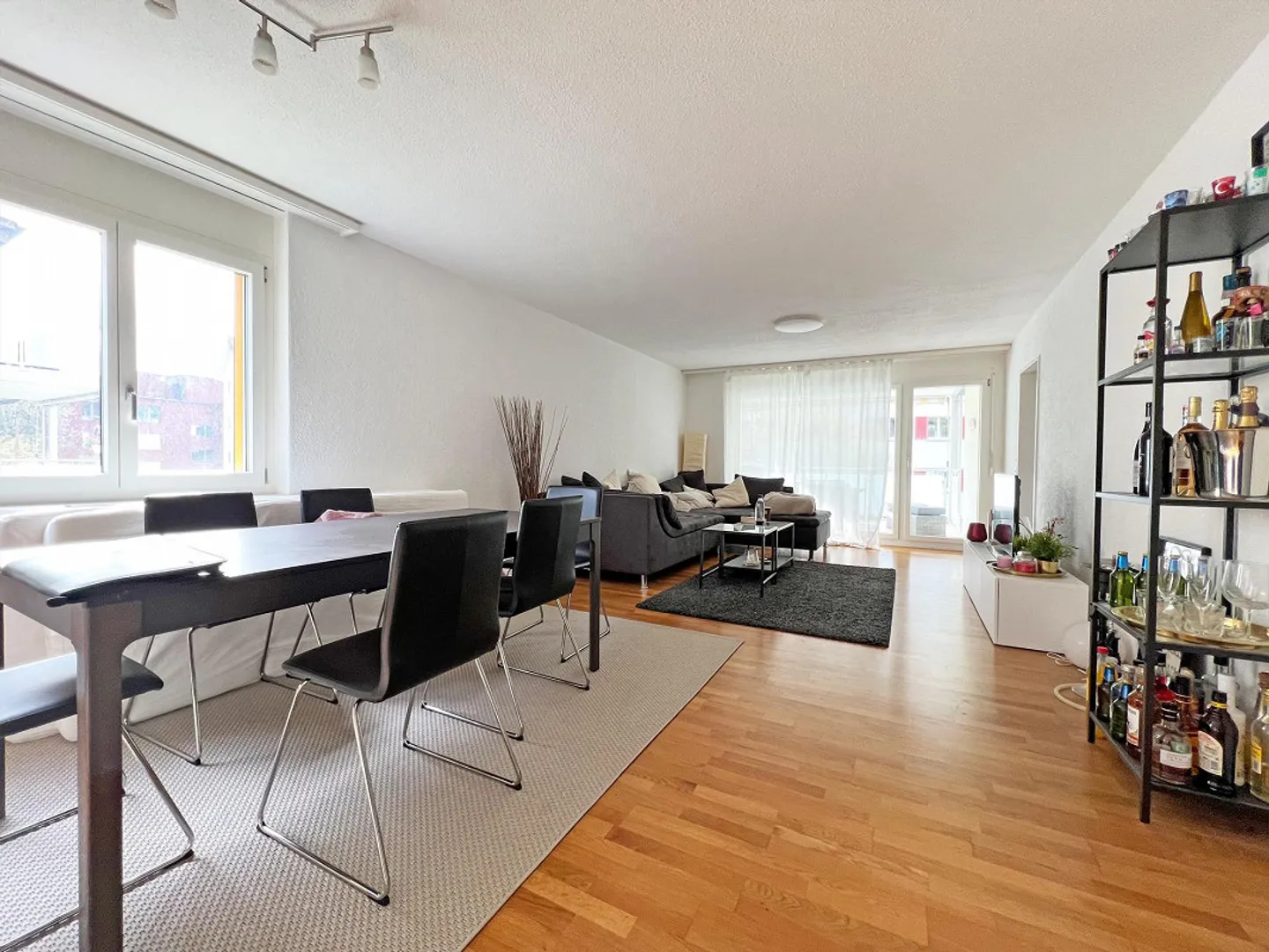 Appartement moderne de 4,5 pièces avec grand balcon - Photo 2 sur 13