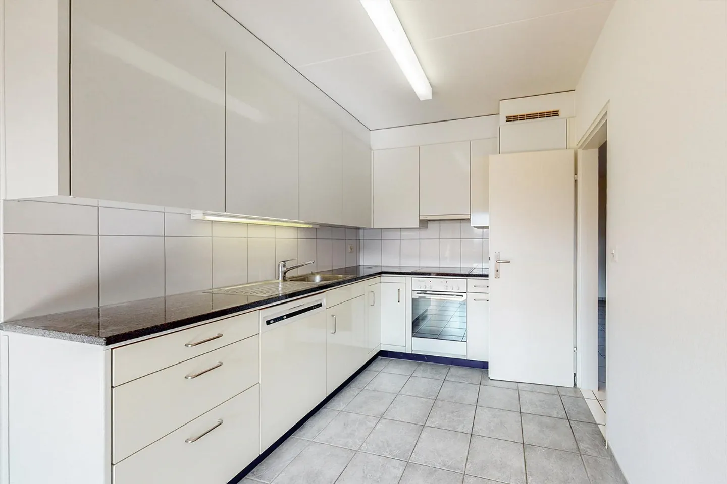 Charming 3.5-room apartment in popular Muttenz - Photo 2 of 9