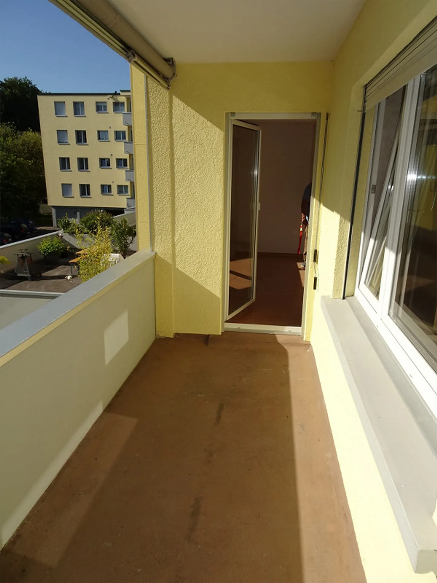 Appartamento 3.5 stanze, cucina/bagno come nuovo, nuovo laminato, tranquillo, ben tenuto, balcone - Foto 11 di 14