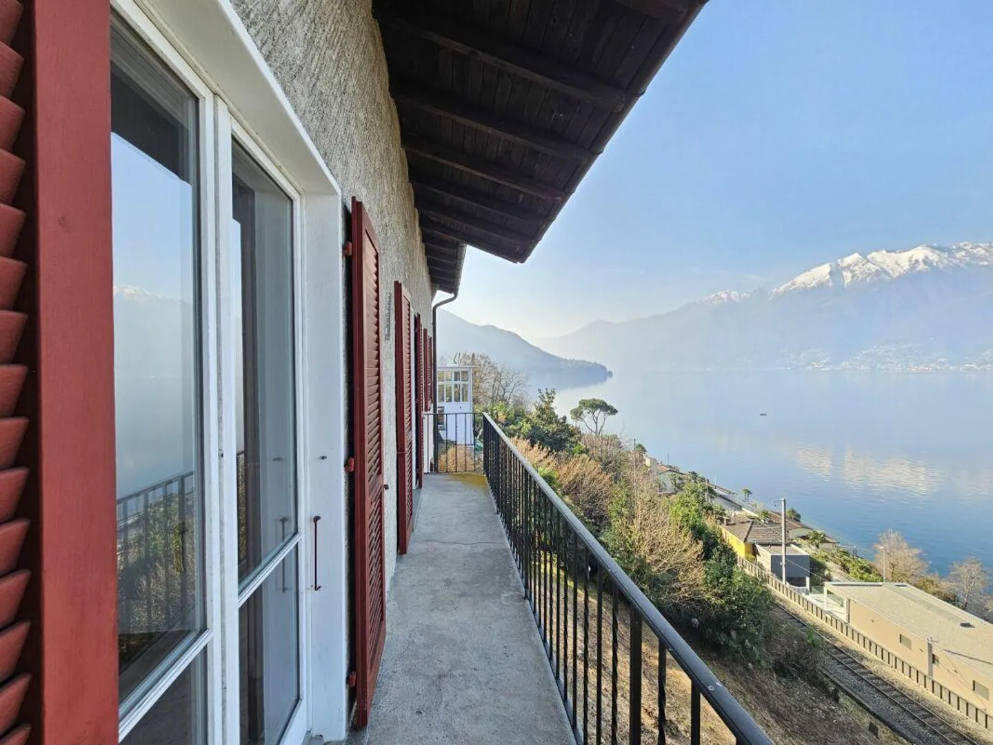 GAMBAROGNO - Property in need of renovation with three apartments - Photo 1 of 21