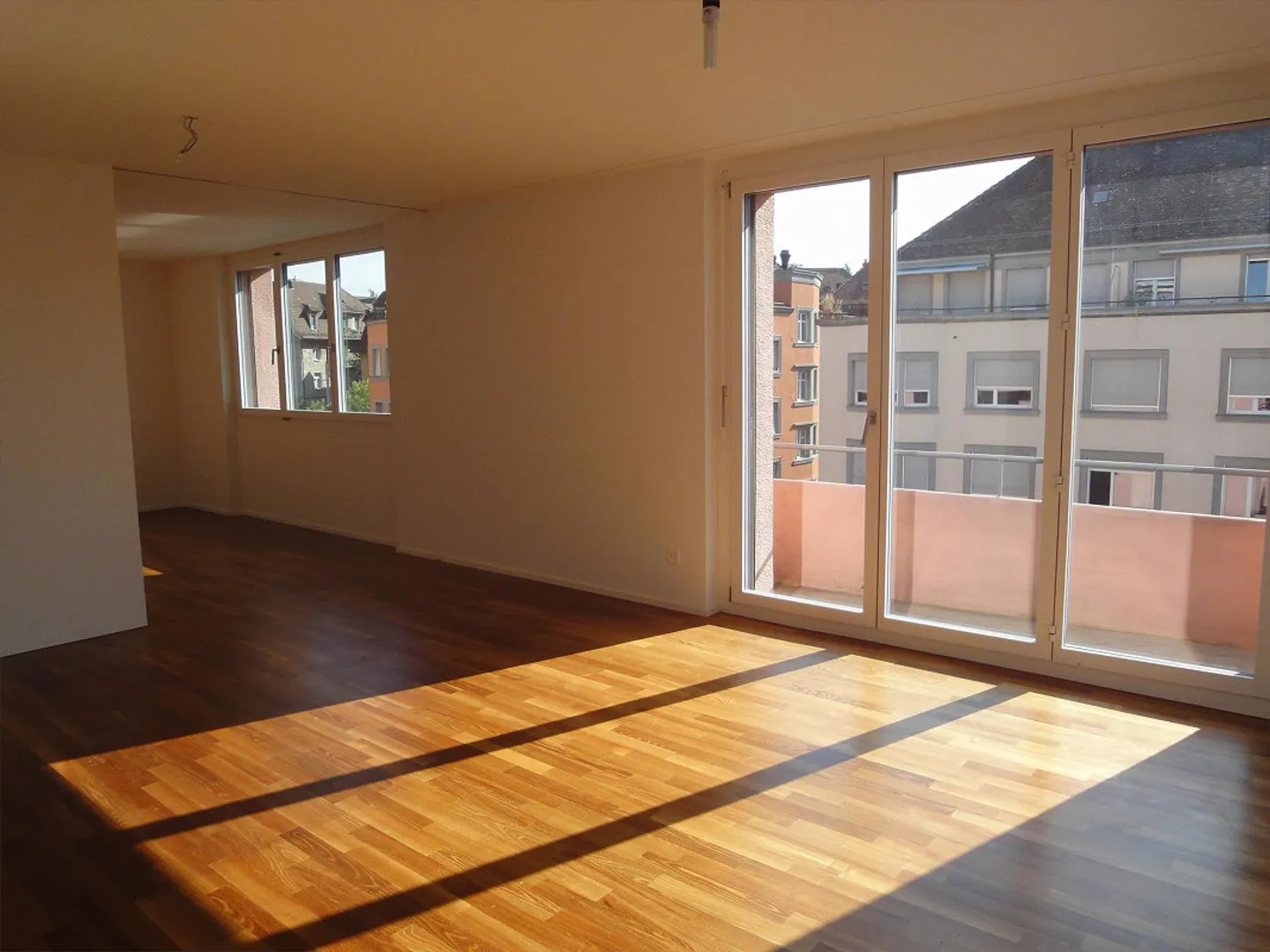 Appartement moderne à proximité immédiate de Schaffhauserplatz - Photo 2 sur 6